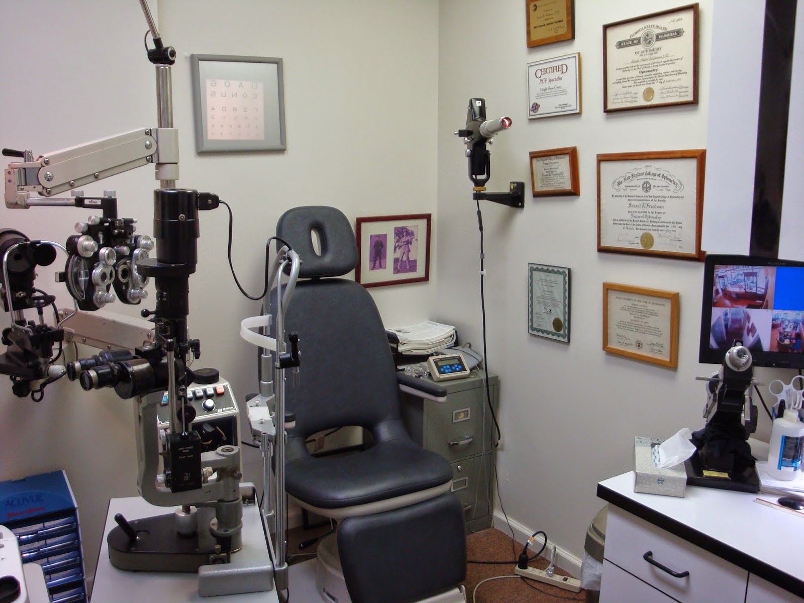 Photo of Heights Vision Center in Brooklyn City, New York, United States - 2 Picture of Point of interest, Establishment, Store, Health
