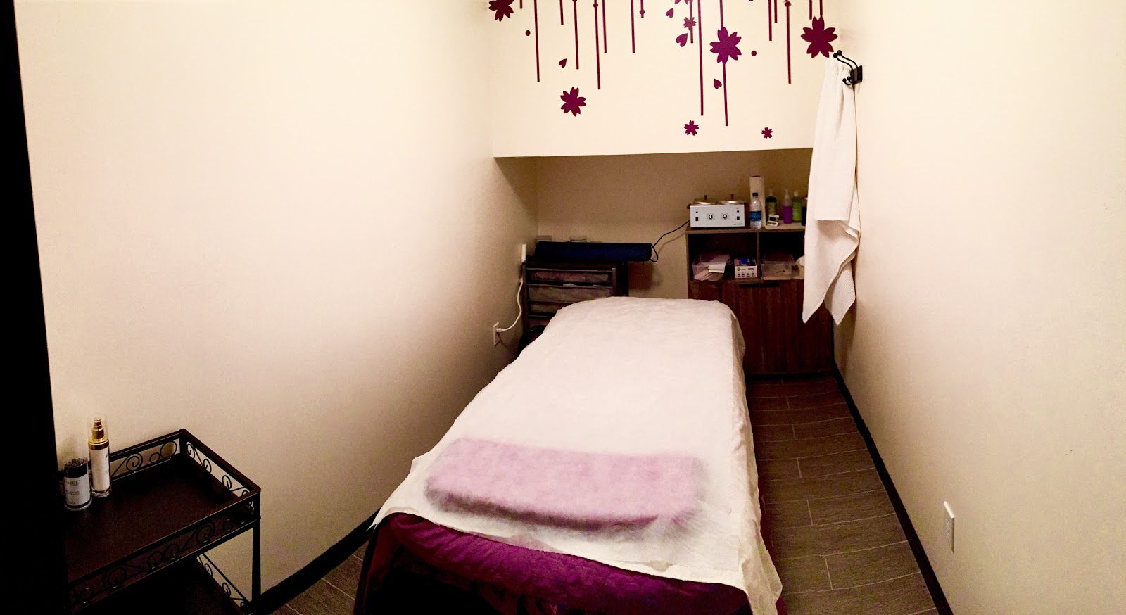 Photo of May Flower Nails & Spa in New York City, New York, United States - 2 Picture of Point of interest, Establishment, Health, Spa, Beauty salon, Hair care