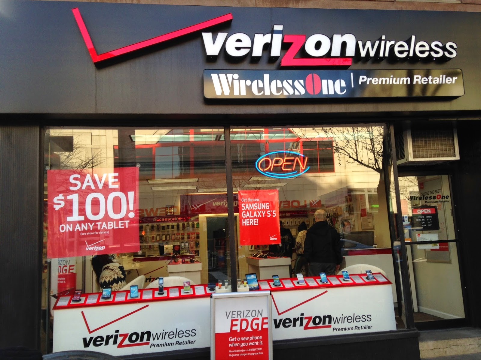 Photo of Verizon Wireless / WirelessOne in New York City, New York, United States - 6 Picture of Point of interest, Establishment, Store, Electronics store