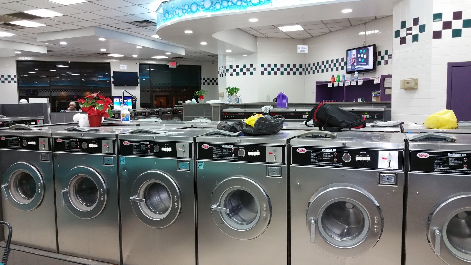 Photo of Bubbles Laundromat in Hackensack City, New Jersey, United States - 2 Picture of Point of interest, Establishment, Laundry