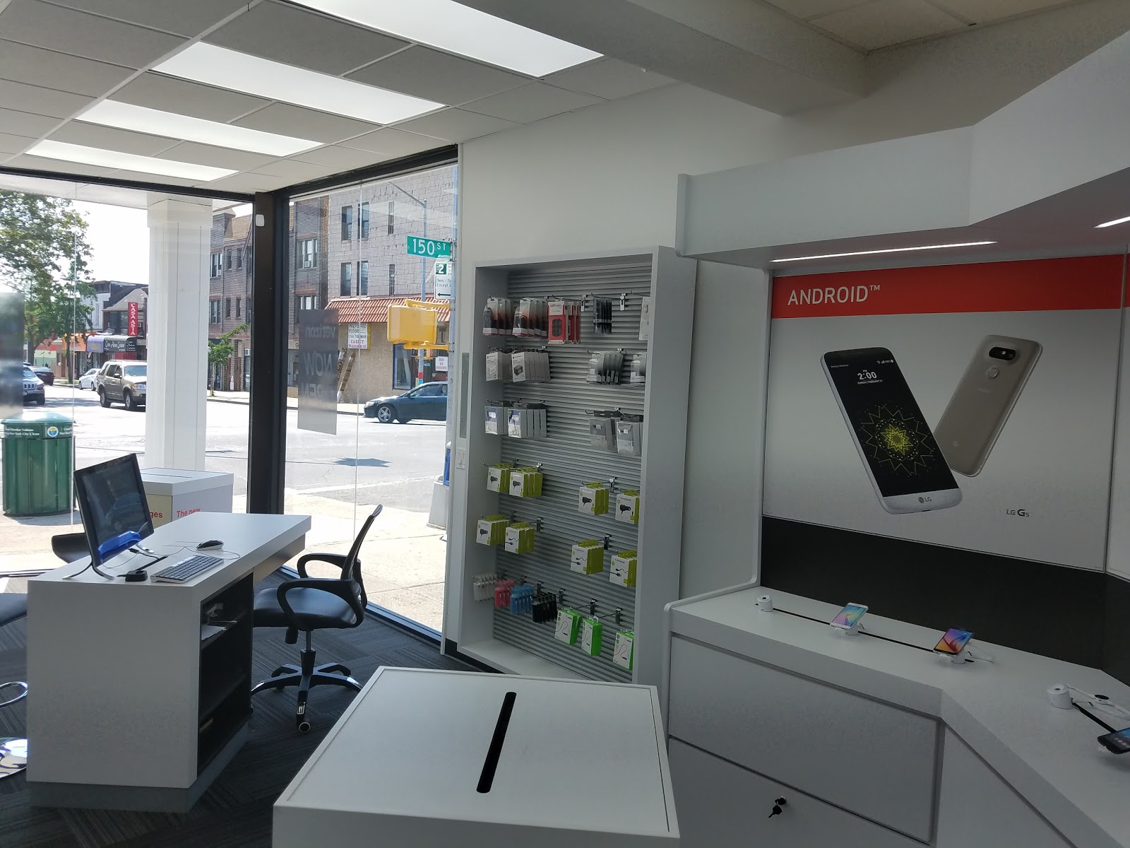 Photo of Whitestone Verizon Wireless - Your Wireless in Queens City, New York, United States - 2 Picture of Point of interest, Establishment, Store