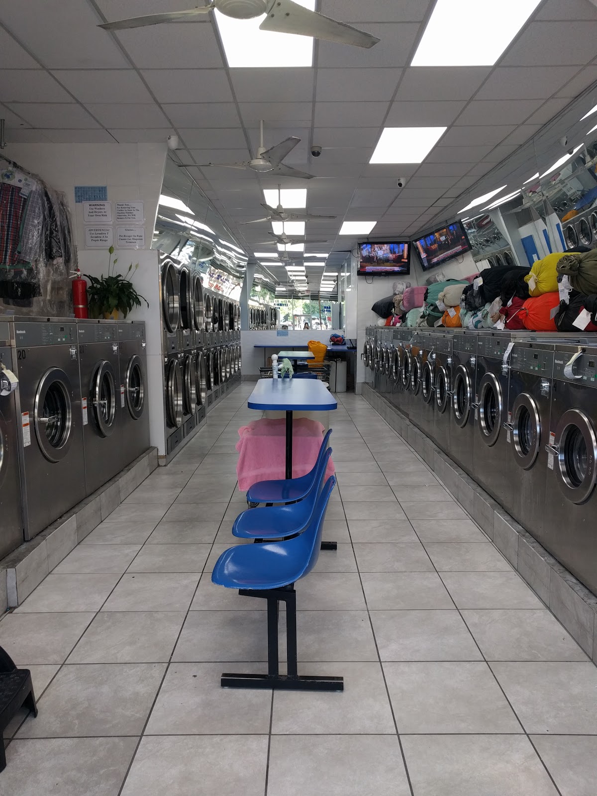 Photo of The Bubble Laundromat in New York City, New York, United States - 5 Picture of Point of interest, Establishment, Laundry