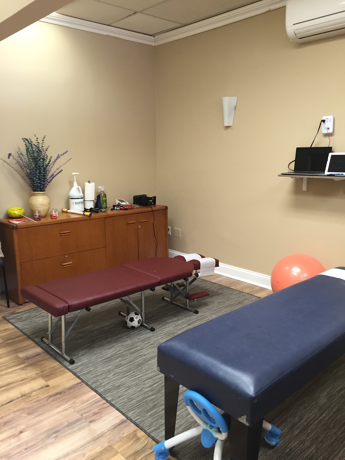 Photo of De La Torre Chiropractic Center, LLC in Totowa City, New Jersey, United States - 9 Picture of Point of interest, Establishment, Health