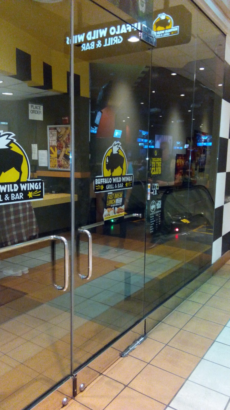 Photo of Buffalo Wild Wings in Brooklyn City, New York, United States - 4 Picture of Restaurant, Food, Point of interest, Establishment, Meal takeaway, Bar