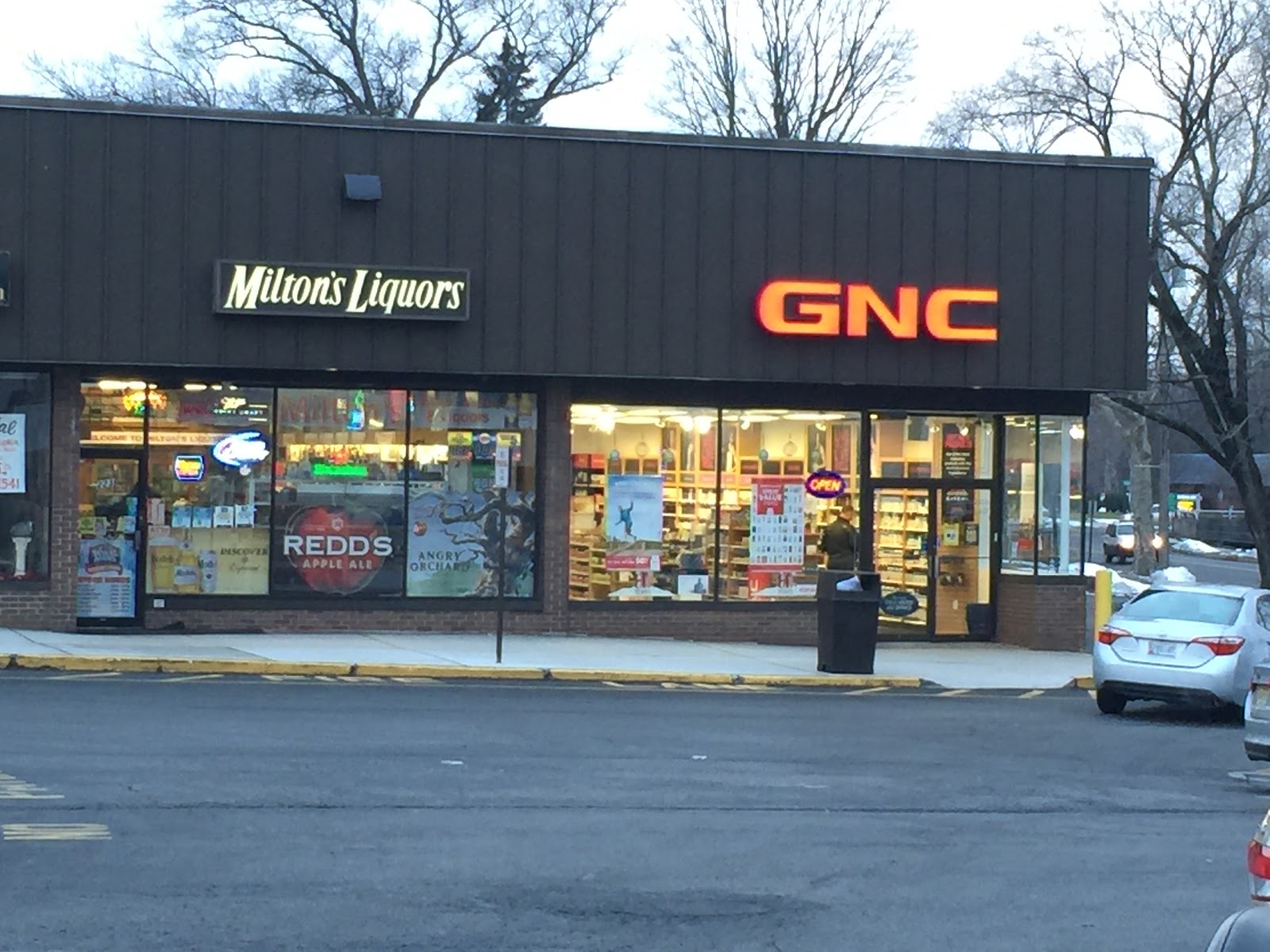 Photo of Milton's Wine & Liquors in Springfield Township City, New Jersey, United States - 2 Picture of Food, Point of interest, Establishment, Store, Liquor store