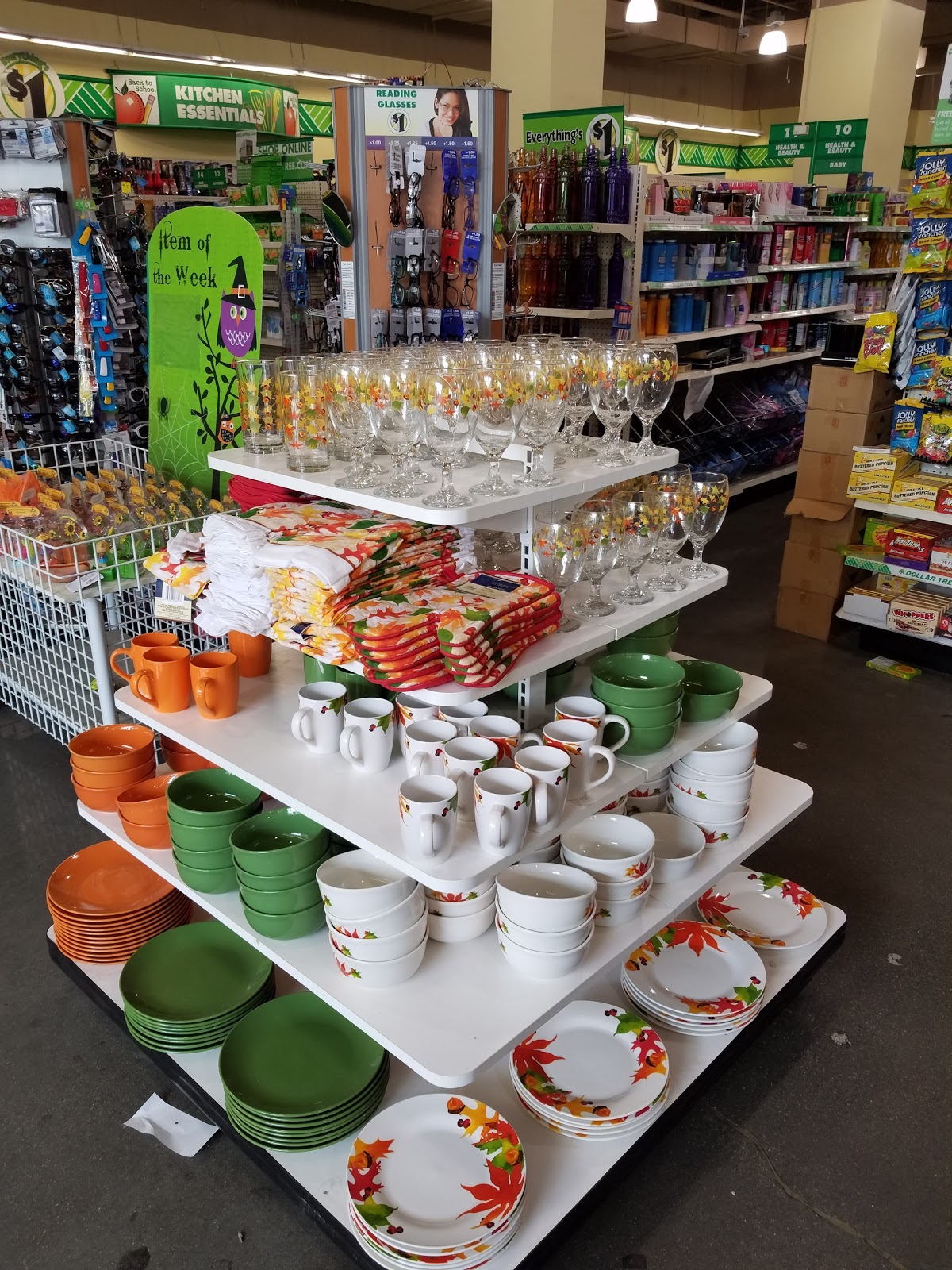 Photo of Dollar Tree in Bronx City, New York, United States - 7 Picture of Food, Point of interest, Establishment, Store, Home goods store