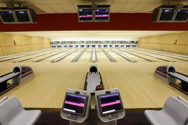 Photo of Astoria Bowl in Astoria City, New York, United States - 5 Picture of Point of interest, Establishment, Bar, Bowling alley