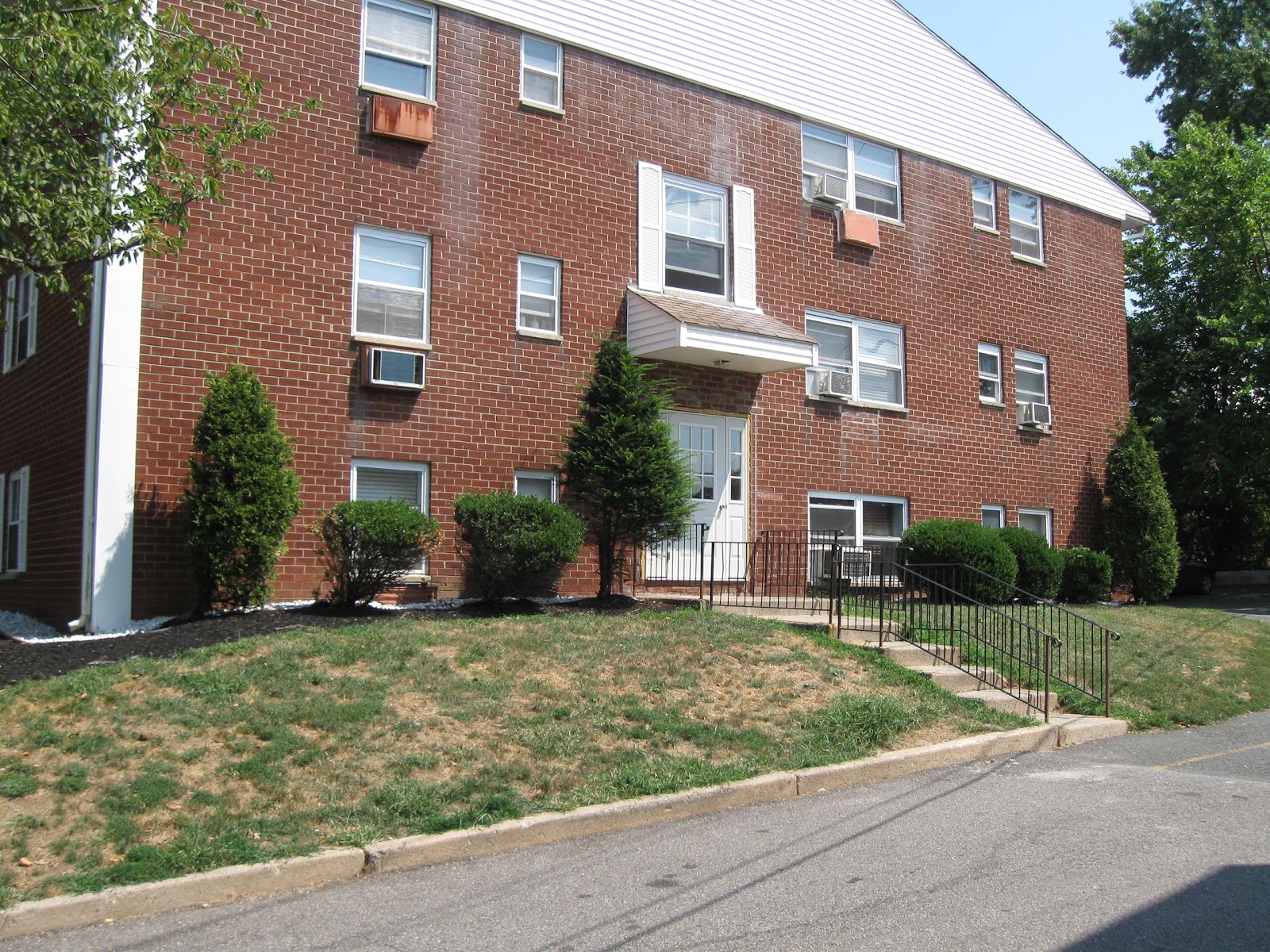 Photo of Grande Apartments in Roselle Park City, New Jersey, United States - 1 Picture of Point of interest, Establishment