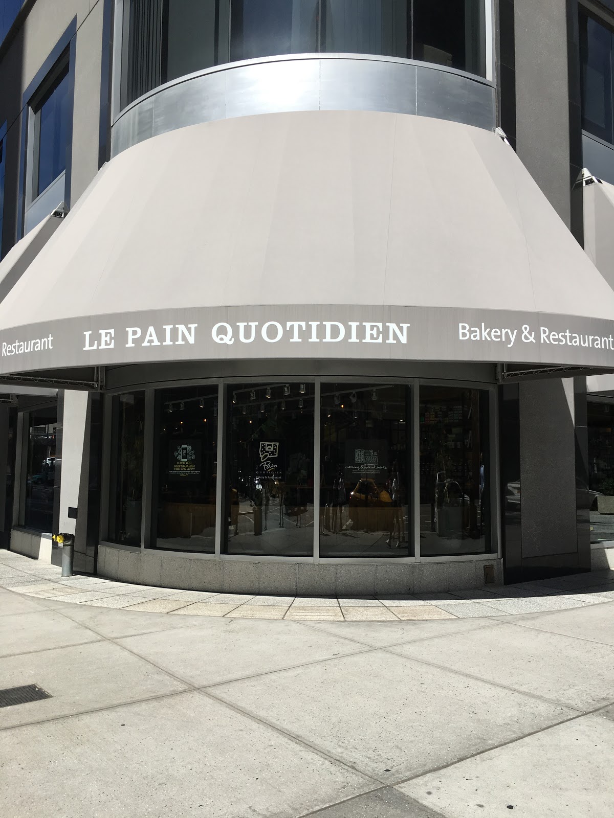 Photo of Le Pain Quotidien Hudson in New York City, New York, United States - 2 Picture of Restaurant, Food, Point of interest, Establishment, Store, Meal takeaway, Cafe, Bakery
