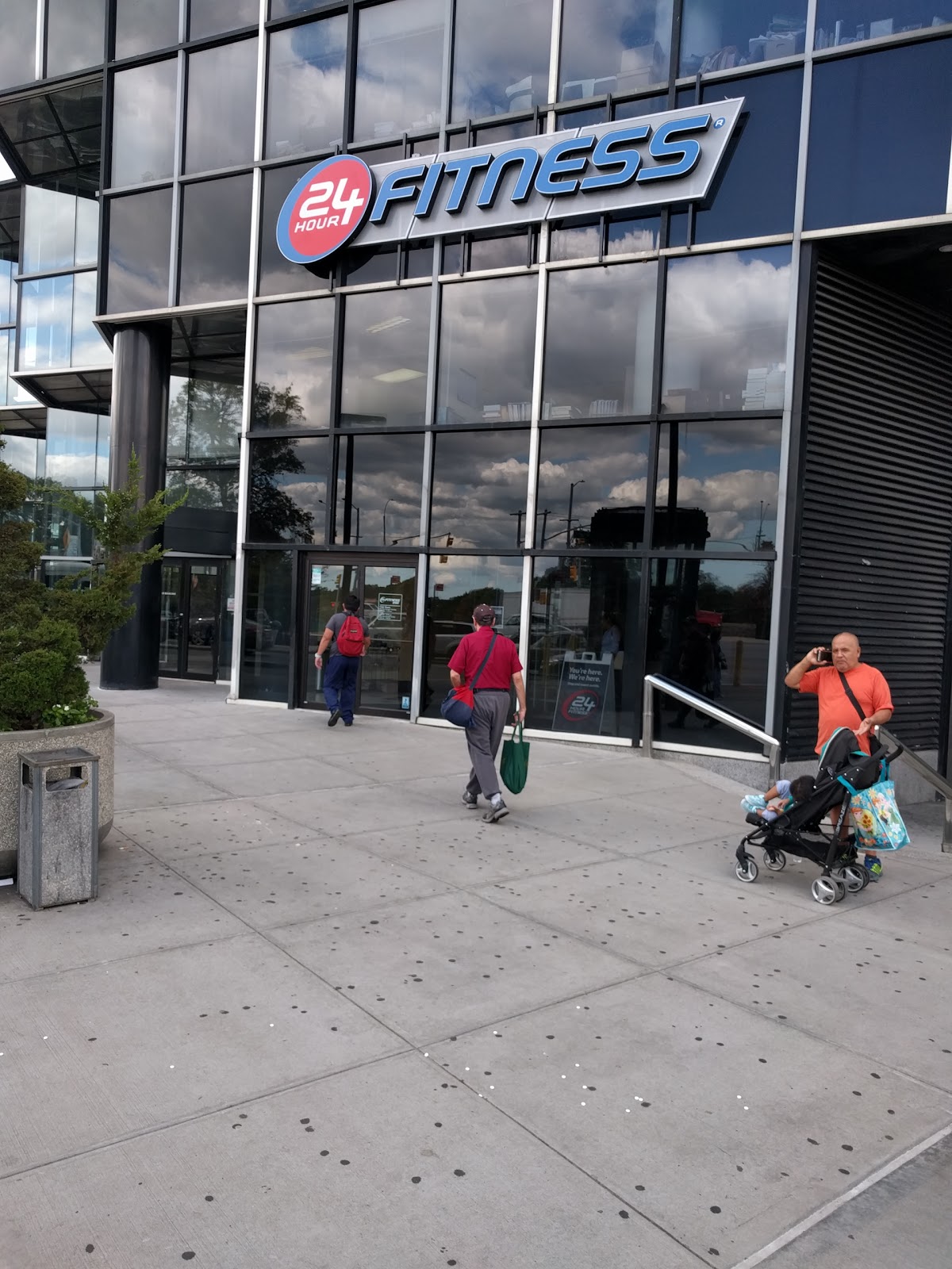 Photo of 24 Hour Fitness in Queens City, New York, United States - 3 Picture of Point of interest, Establishment, Health, Gym