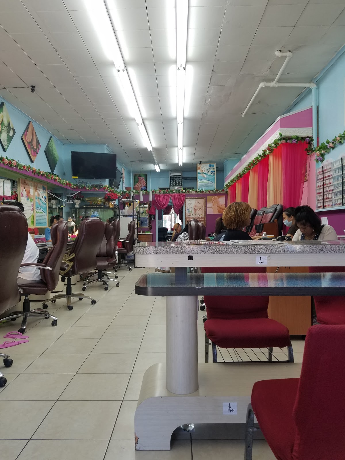 Photo of Royal Diamond Nail in Bronx City, New York, United States - 1 Picture of Point of interest, Establishment, Beauty salon, Hair care