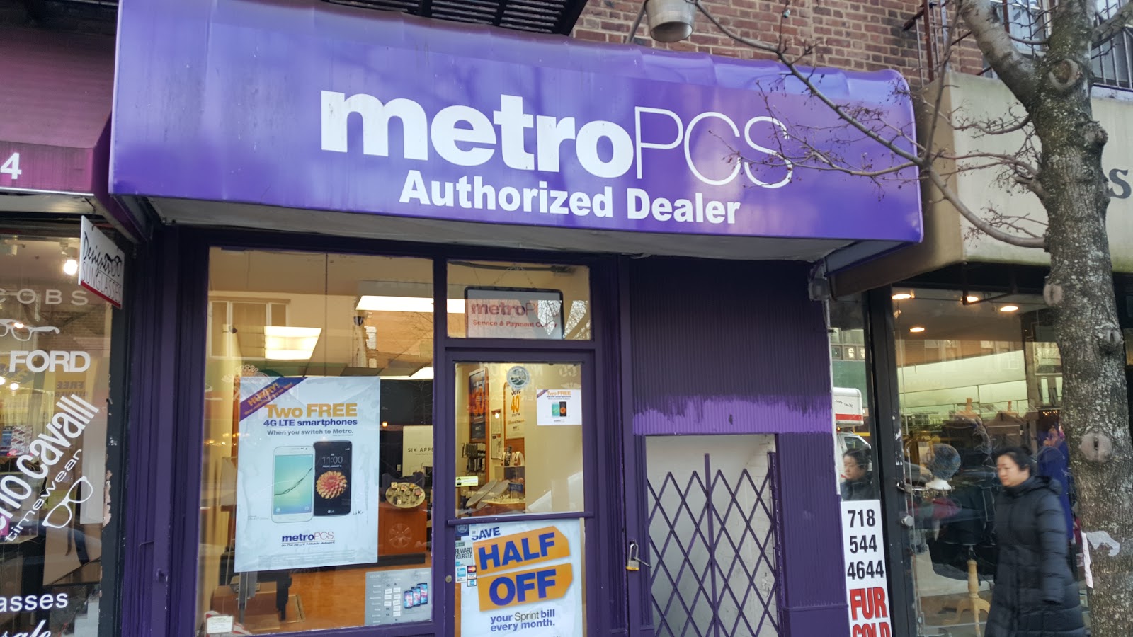 Photo of MetroPCS in Forest Hills City, New York, United States - 3 Picture of Point of interest, Establishment, Store, Electronics store