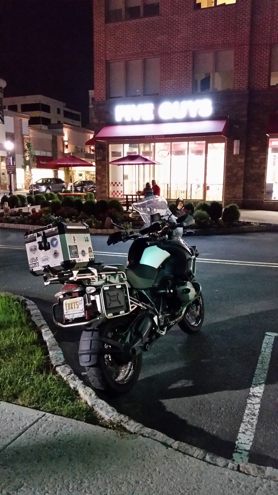 Photo of Five Guys Burgers and Fries in Edgewater City, New Jersey, United States - 2 Picture of Restaurant, Food, Point of interest, Establishment, Meal takeaway