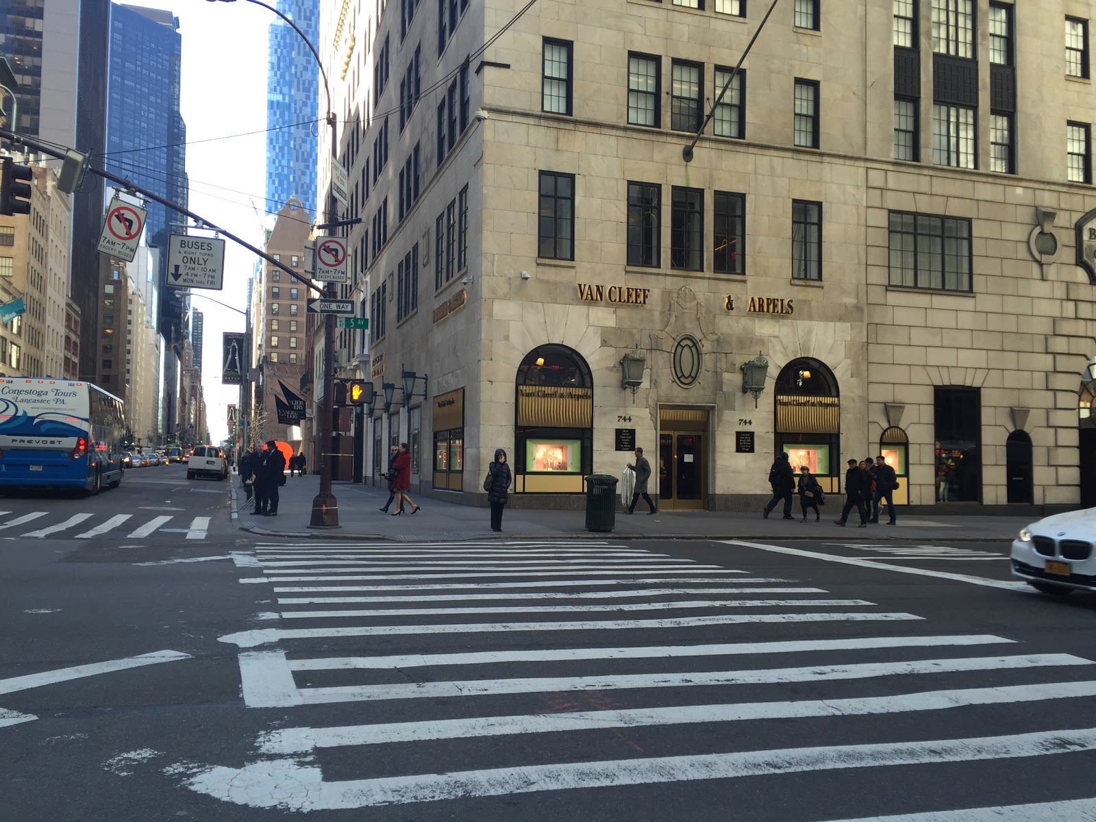 Photo of Van Cleef & Arpels in New York City, New York, United States - 5 Picture of Point of interest, Establishment, Store, Jewelry store, Clothing store