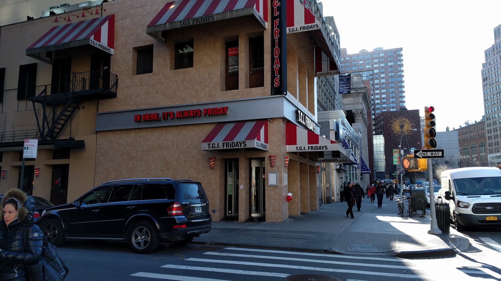 Photo of TGI Fridays in New York City, New York, United States - 5 Picture of Restaurant, Food, Point of interest, Establishment, Meal takeaway, Bar