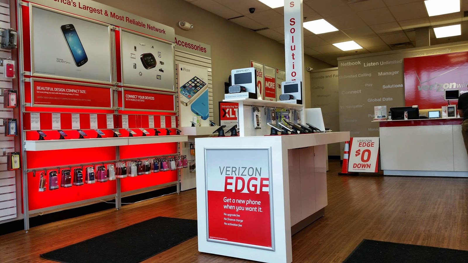 Photo of Wireless World of Emerson Premium Verizon Dealer in Emerson City, New Jersey, United States - 2 Picture of Point of interest, Establishment, Store, Electronics store