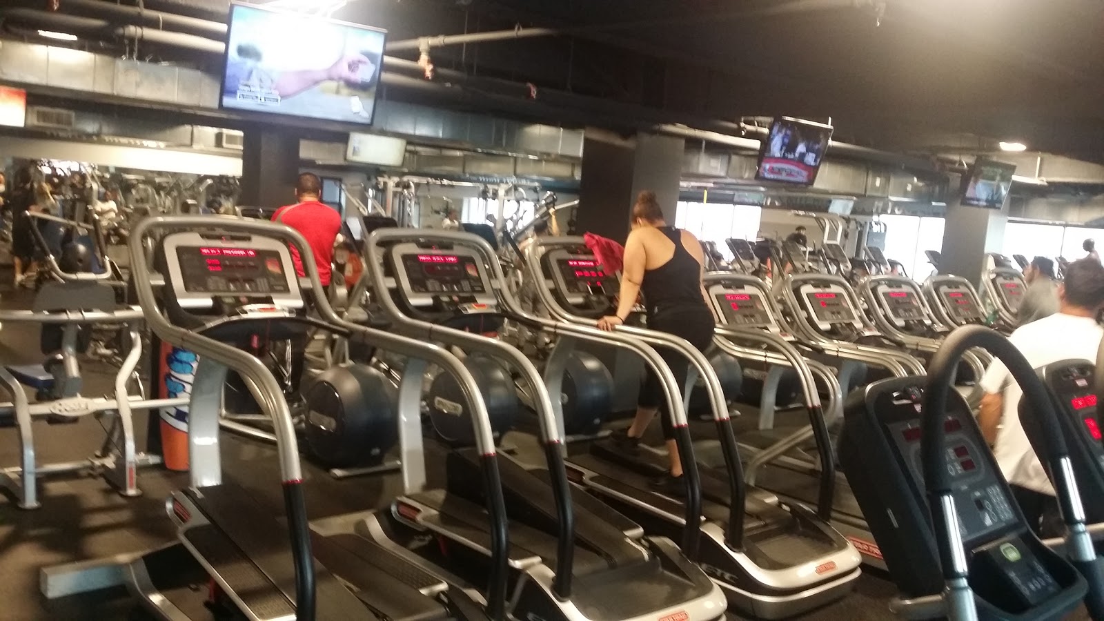 Photo of Crunch - The Hub in Bronx City, New York, United States - 1 Picture of Point of interest, Establishment, Health, Gym