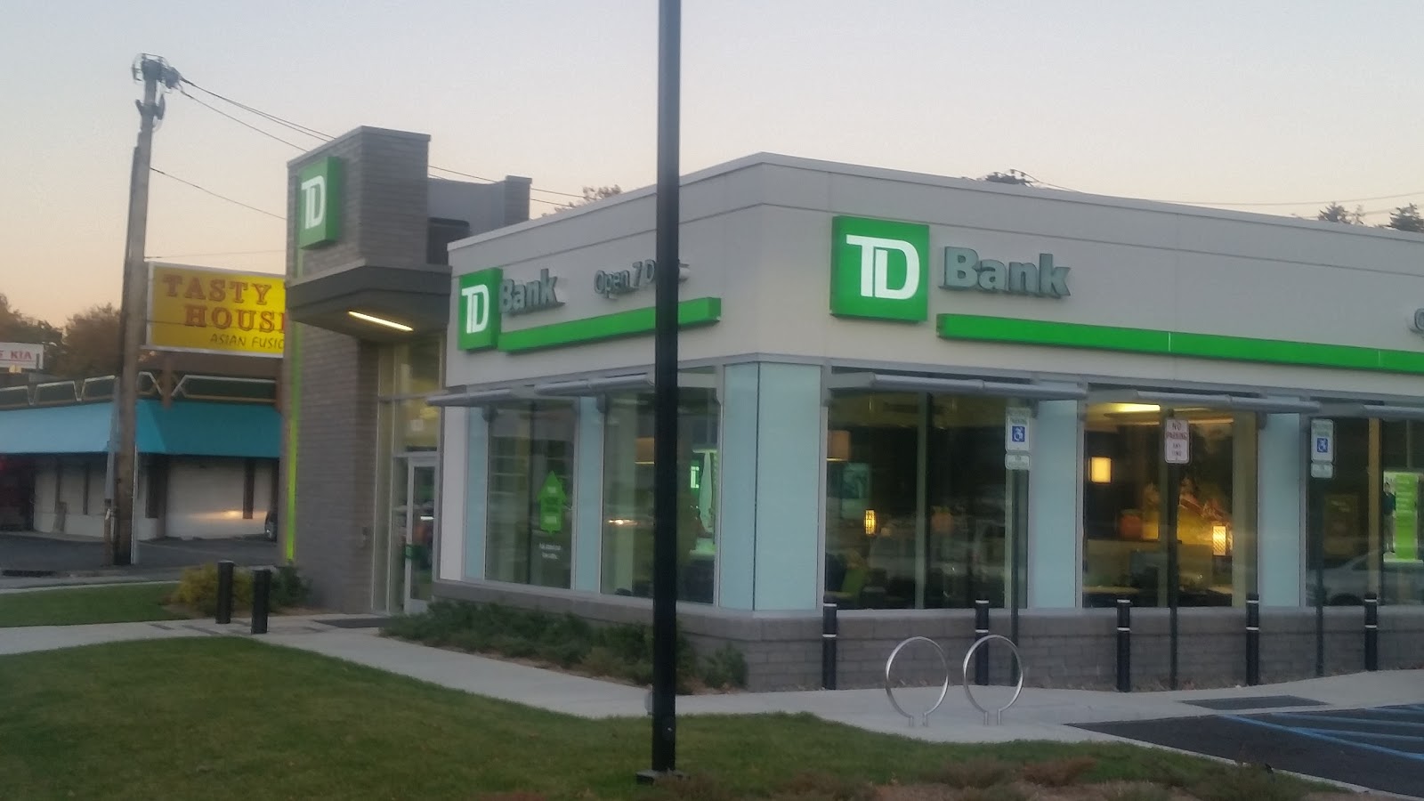 Photo of TD Bank in Yonkers City, New York, United States - 1 Picture of Point of interest, Establishment, Finance, Atm, Bank