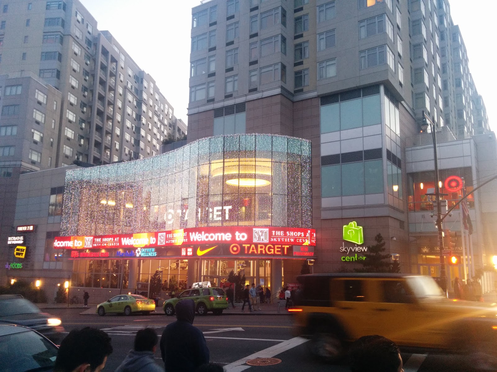 Photo of Target in Flushing City, New York, United States - 1 Picture of Point of interest, Establishment, Store, Home goods store, Clothing store, Electronics store, Furniture store, Department store