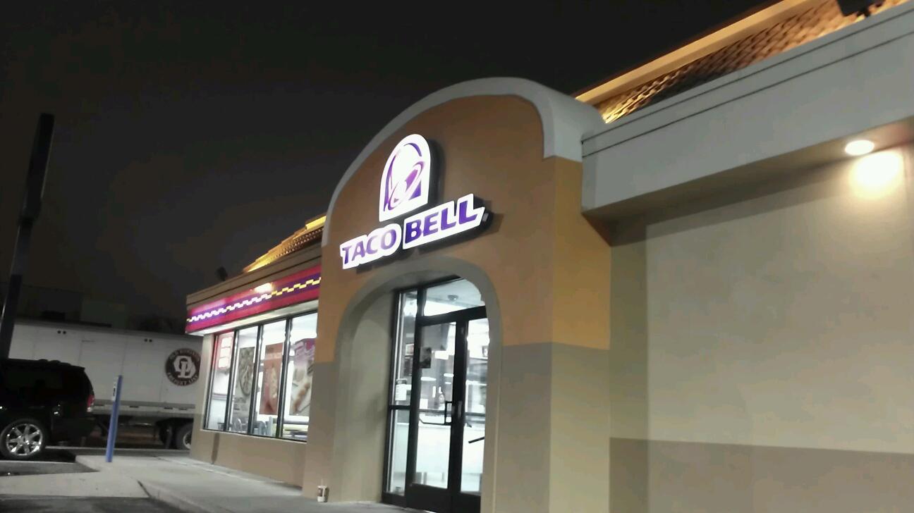 Photo of Taco Bell in Woodside City, New York, United States - 1 Picture of Restaurant, Food, Point of interest, Establishment, Meal takeaway