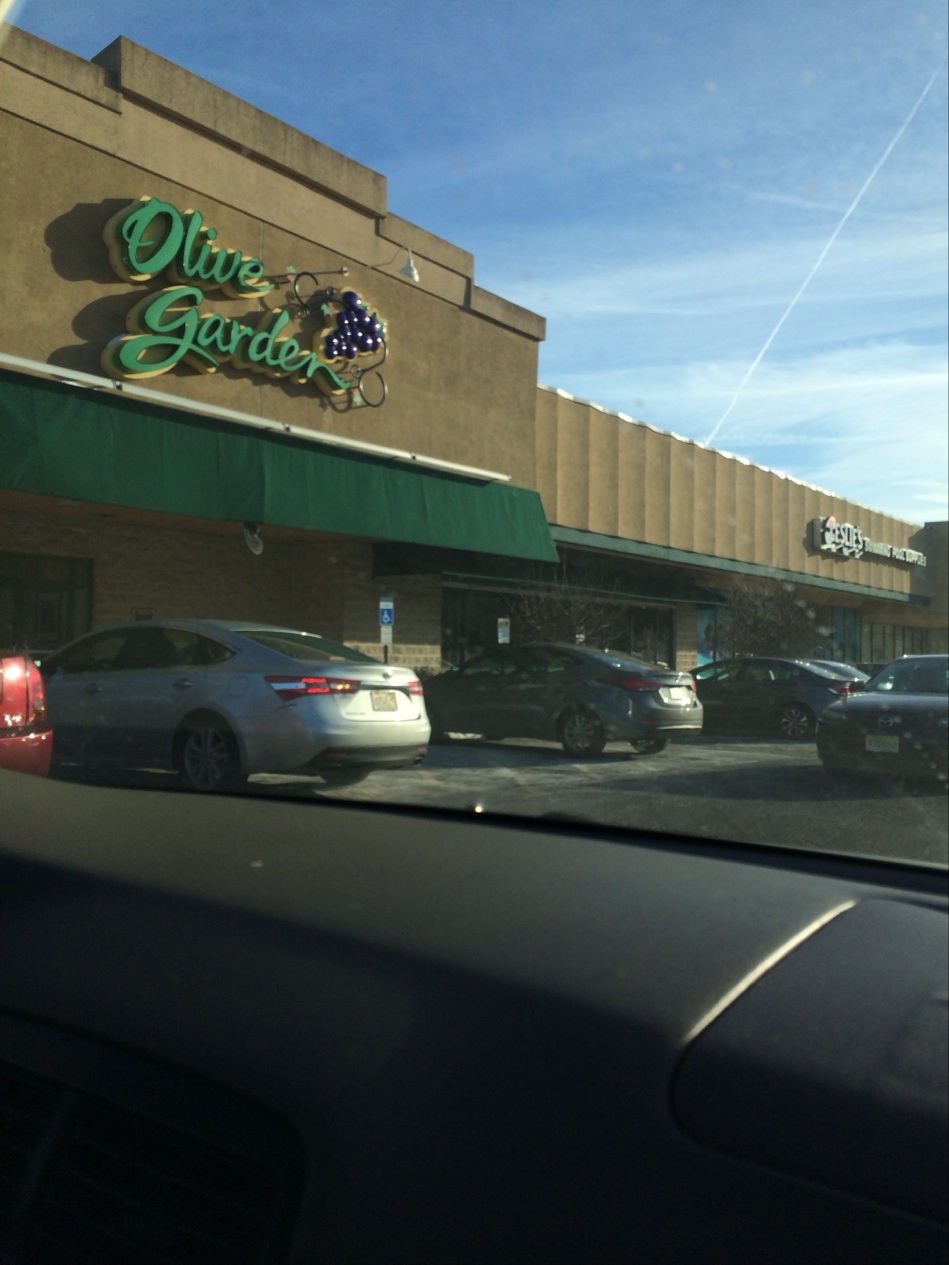 Photo of Olive Garden in Springfield Township City, New Jersey, United States - 4 Picture of Restaurant, Food, Point of interest, Establishment, Meal takeaway