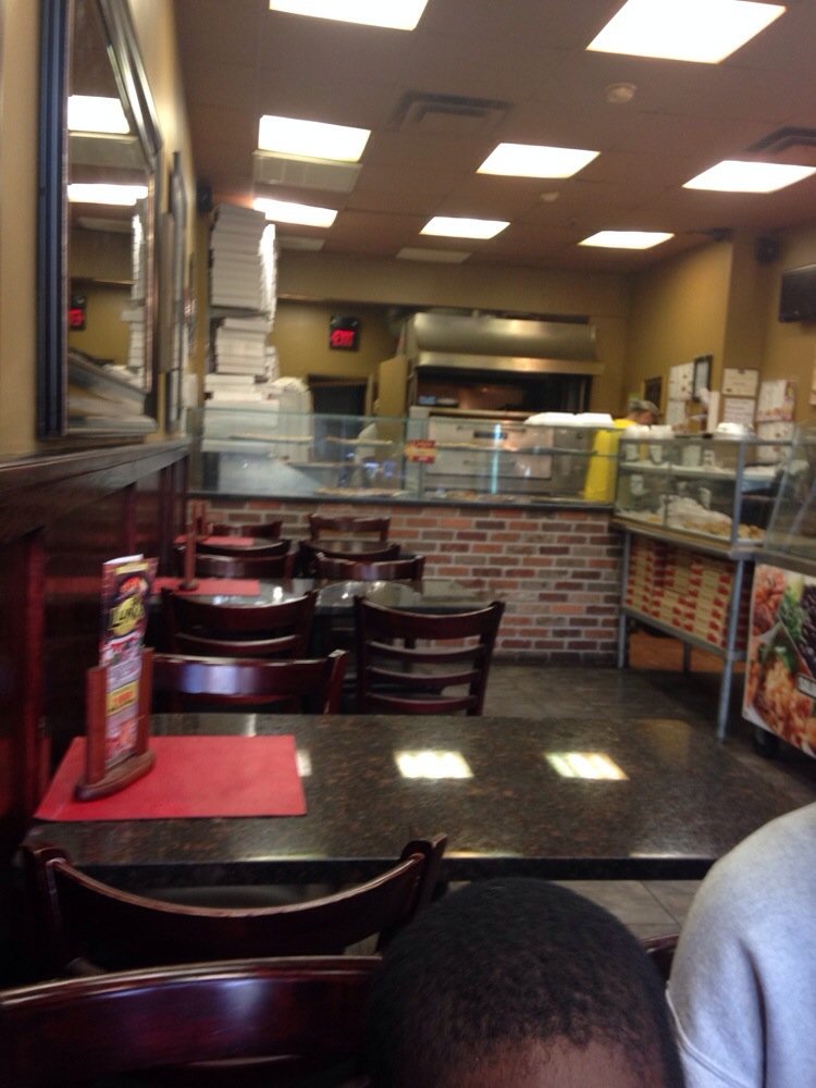 Photo of Luna Pizzeria in West New York City, New Jersey, United States - 2 Picture of Restaurant, Food, Point of interest, Establishment, Meal takeaway, Meal delivery