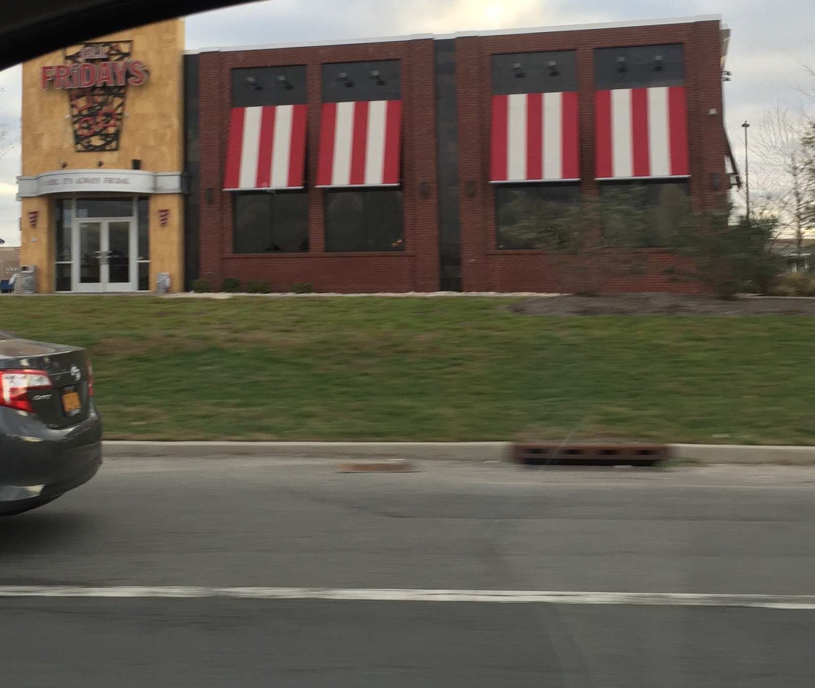 Photo of TGI Fridays in Bayonne City, New Jersey, United States - 1 Picture of Restaurant, Food, Point of interest, Establishment, Meal takeaway, Bar