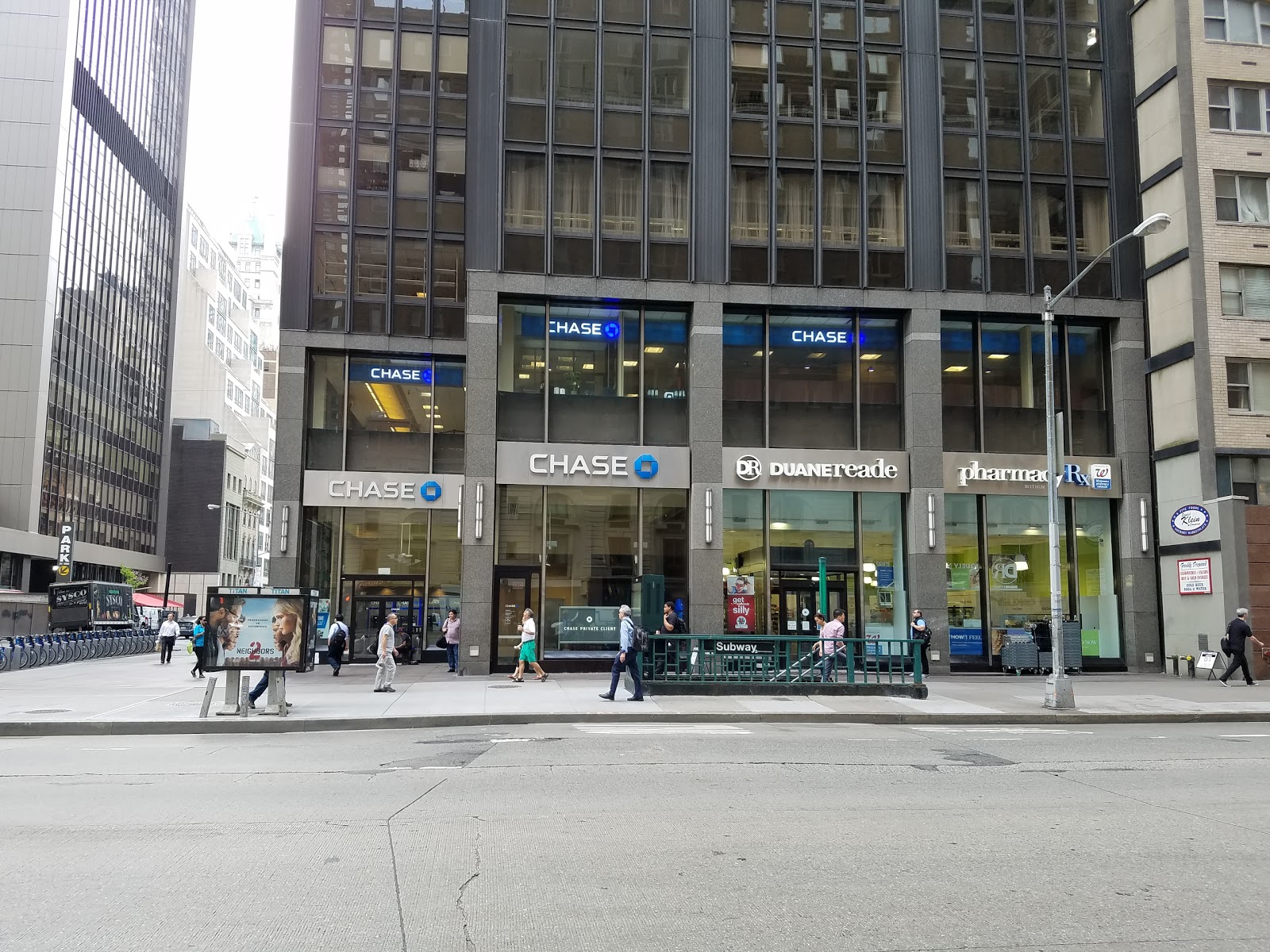 Photo of Chase Bank in New York City, New York, United States - 1 Picture of Point of interest, Establishment, Finance, Atm, Bank