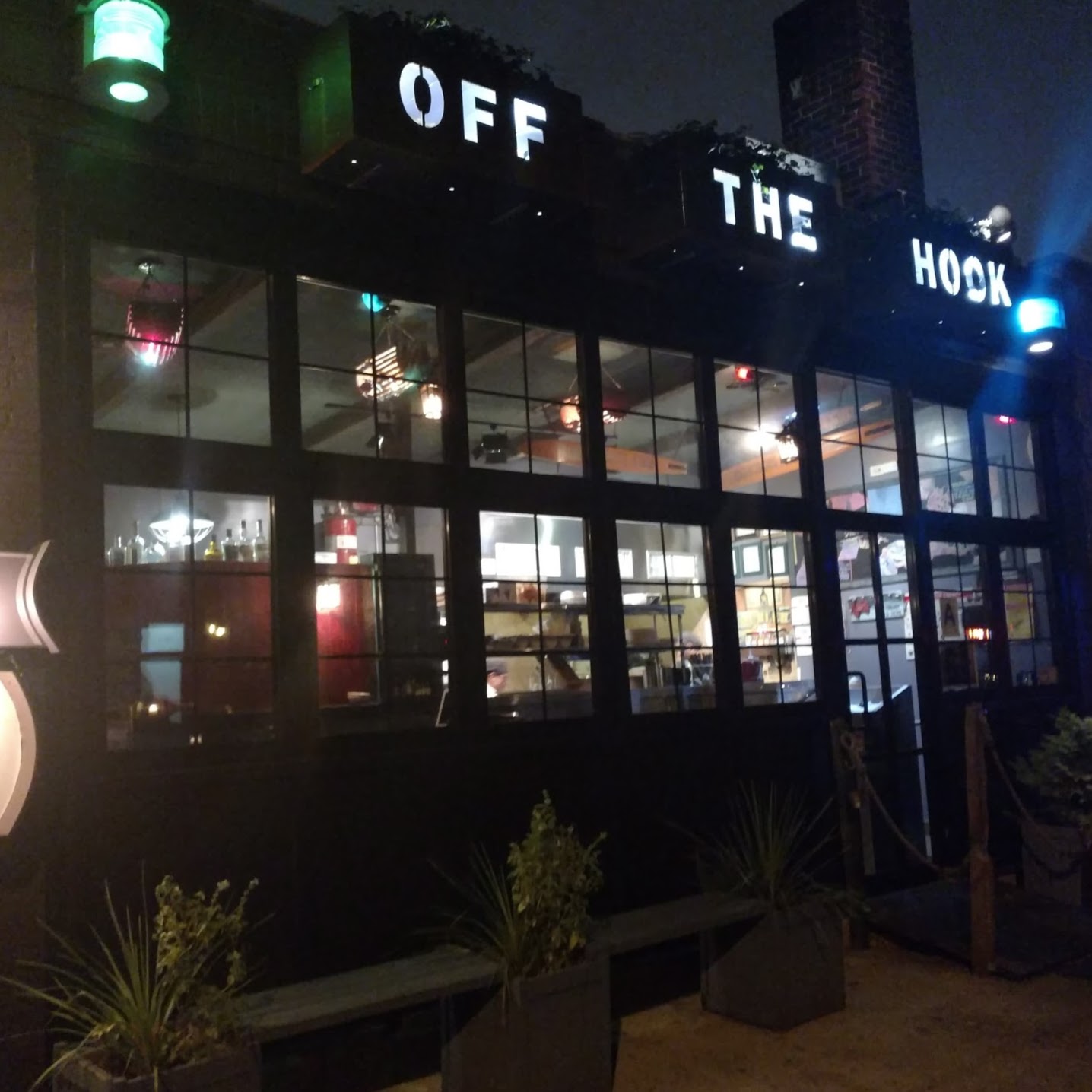 Photo of Off the Hook in Queens City, New York, United States - 1 Picture of Restaurant, Food, Point of interest, Establishment, Bar