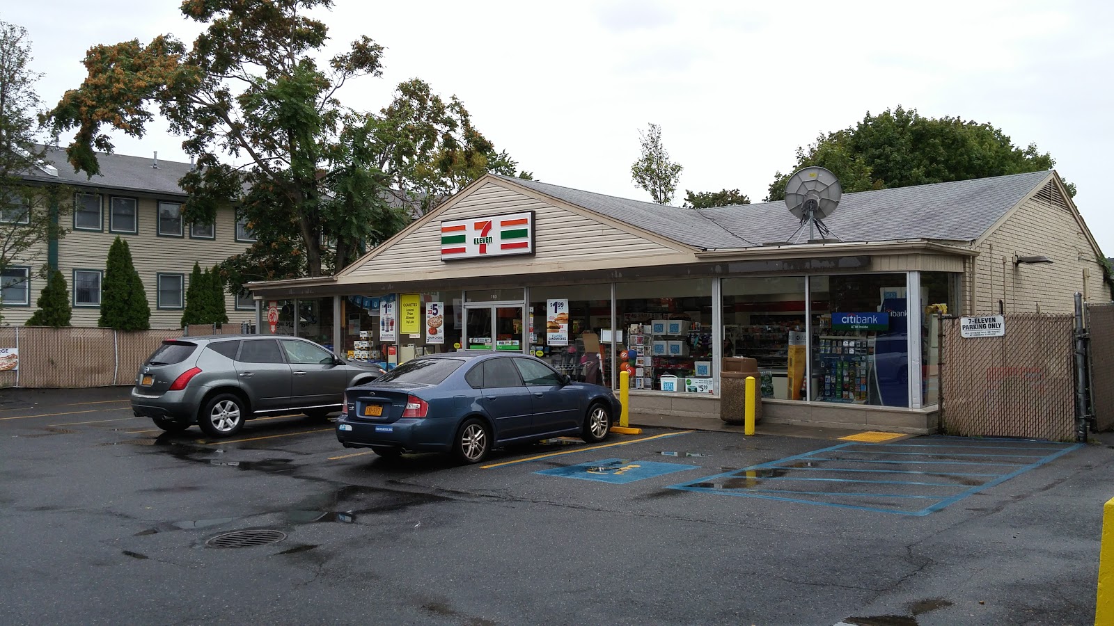 Photo of ATM 7ELEVEN, INC. in Lynbrook City, New York, United States - 1 Picture of Point of interest, Establishment, Finance, Bank