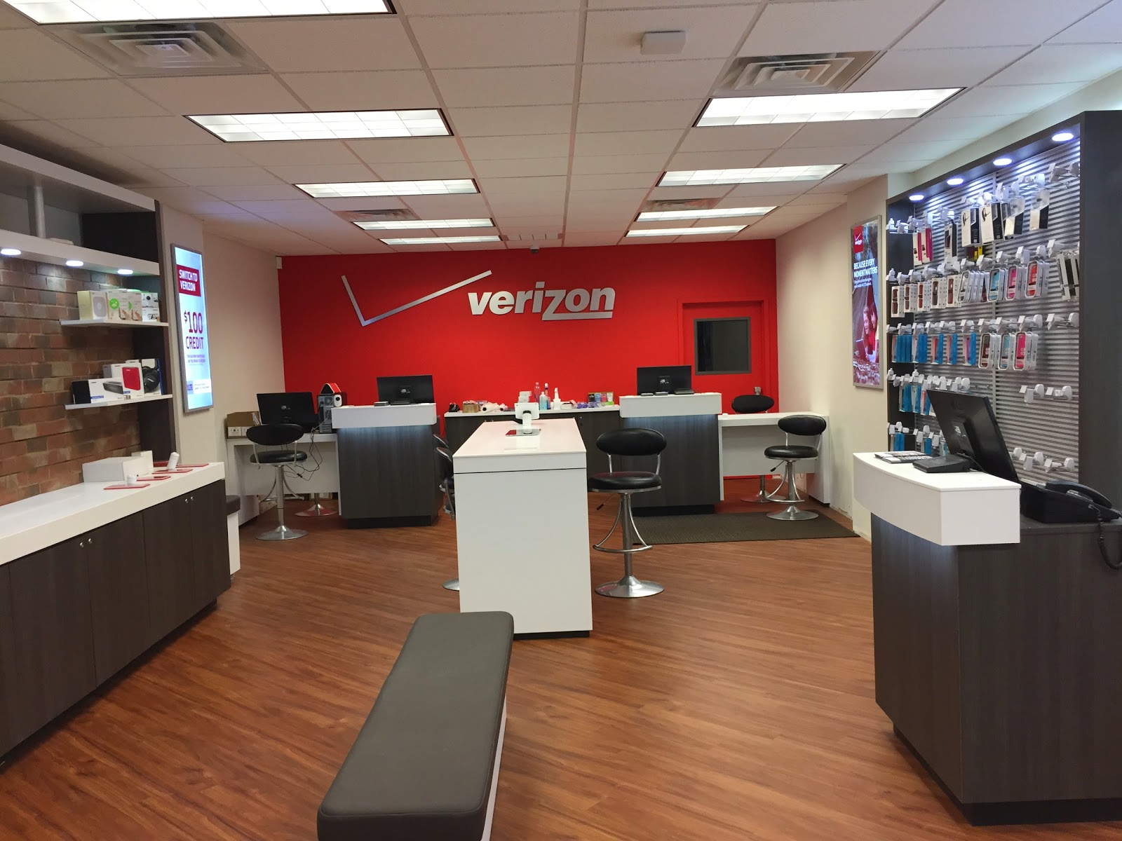 Photo of Nycom Wireless Verizon Retailer in Queens City, New York, United States - 1 Picture of Point of interest, Establishment, Store, Electronics store