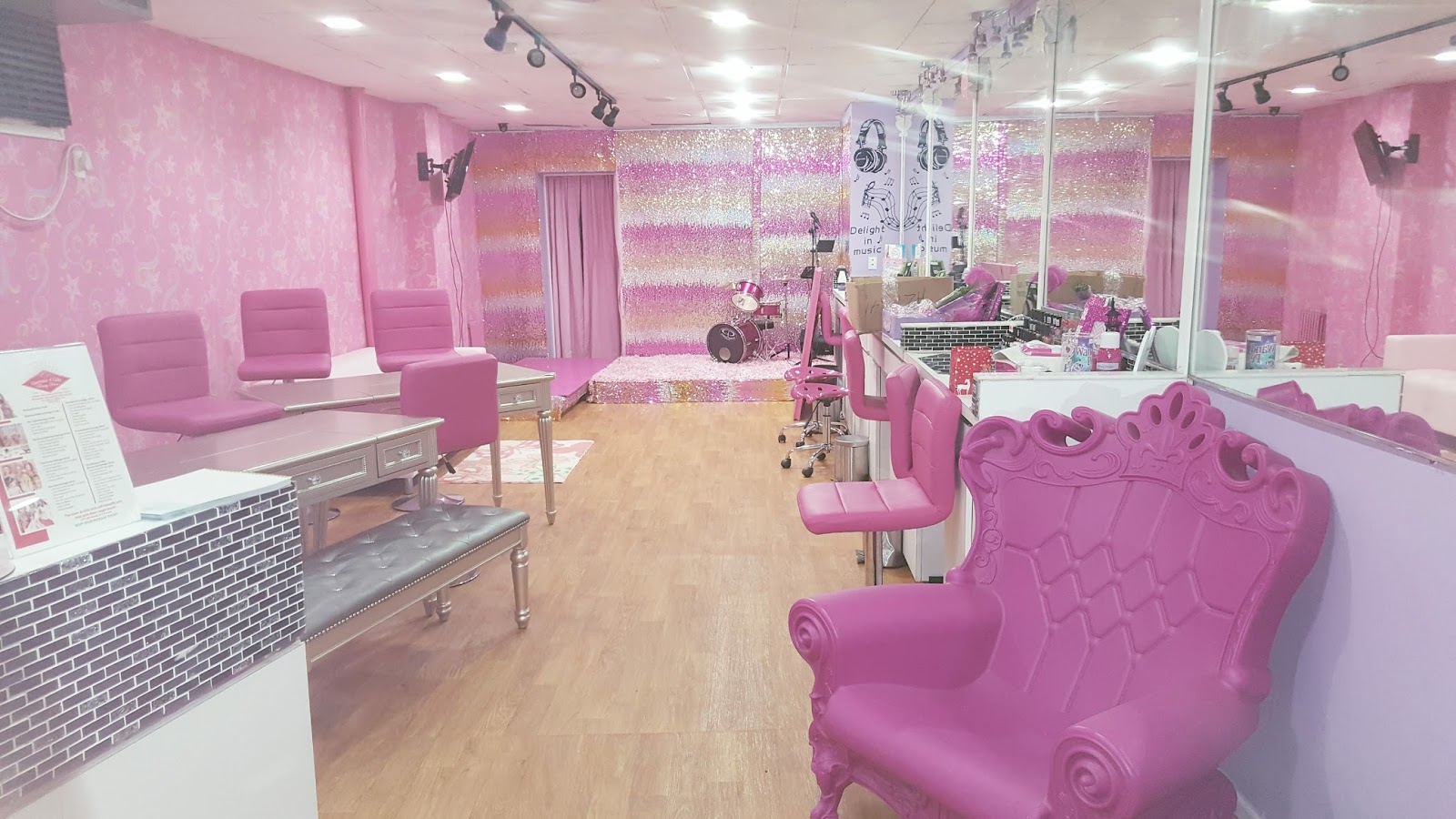 Photo of Glamour n' Glitz Beauty Palace in Nutley City, New Jersey, United States - 7 Picture of Point of interest, Establishment, Beauty salon, Hair care
