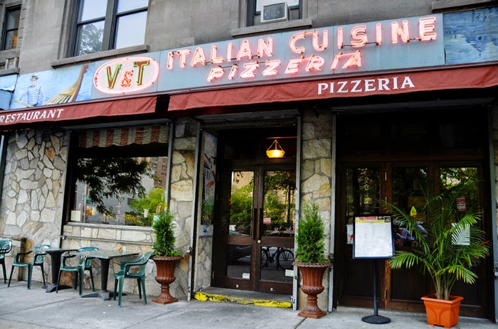 Photo of V&T Pizzeria in New York City, New York, United States - 1 Picture of Restaurant, Food, Point of interest, Establishment, Bar