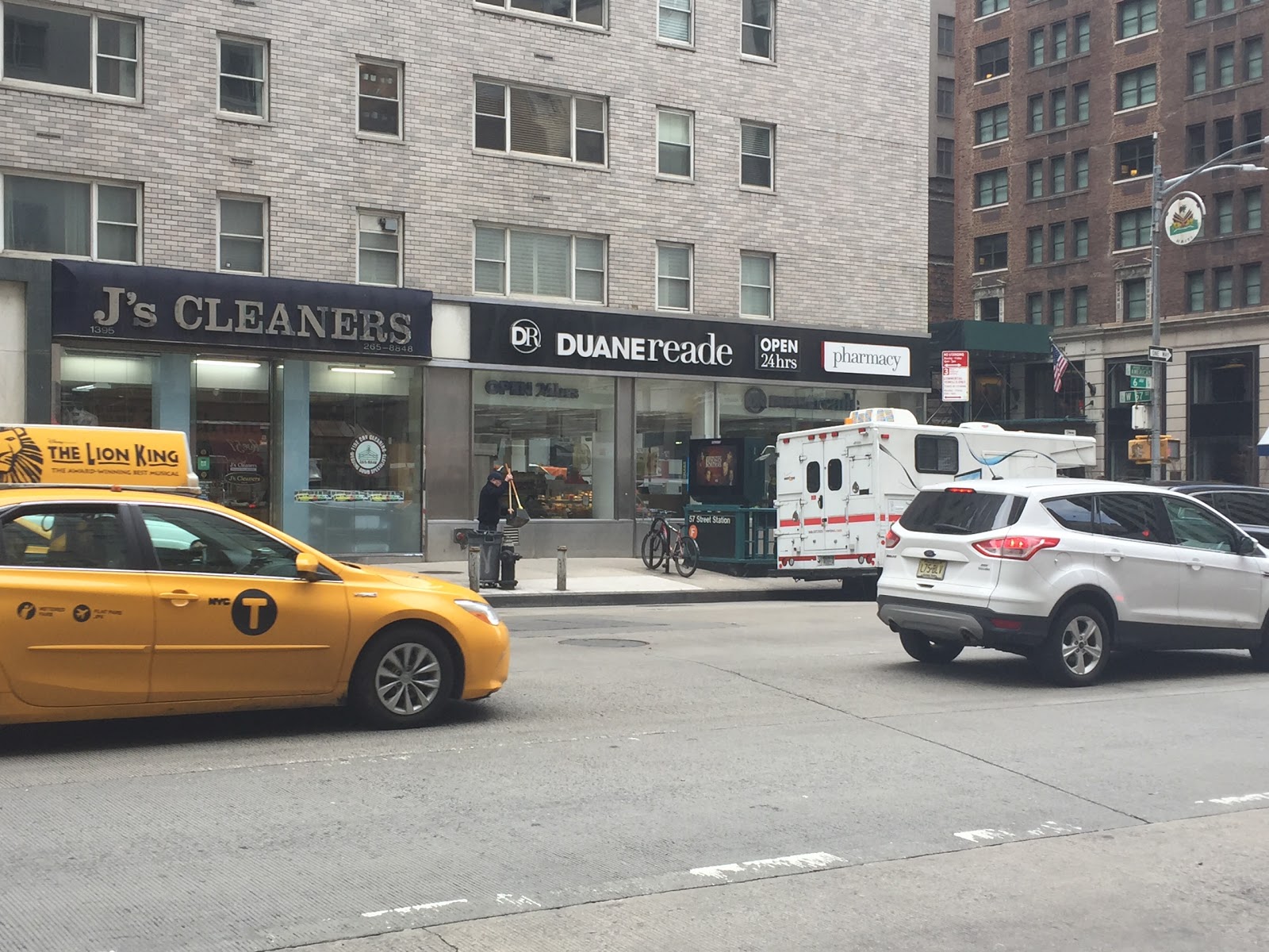 Photo of Duane Reade in New York City, New York, United States - 5 Picture of Food, Point of interest, Establishment, Store, Health, Convenience store, Home goods store, Clothing store, Electronics store