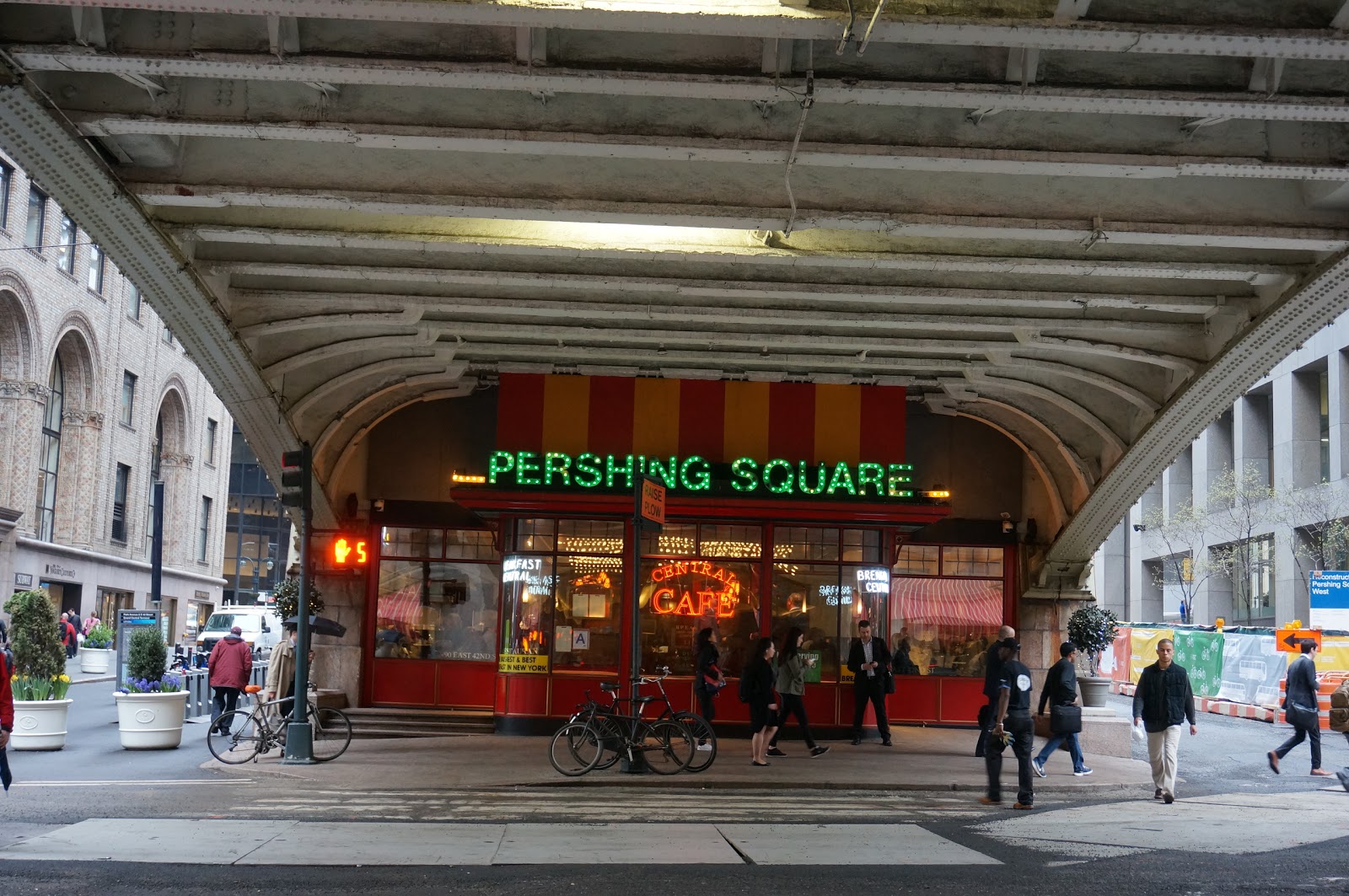 Photo of Pershing Square in New York City, New York, United States - 1 Picture of Restaurant, Food, Point of interest, Establishment, Store, Cafe, Bar
