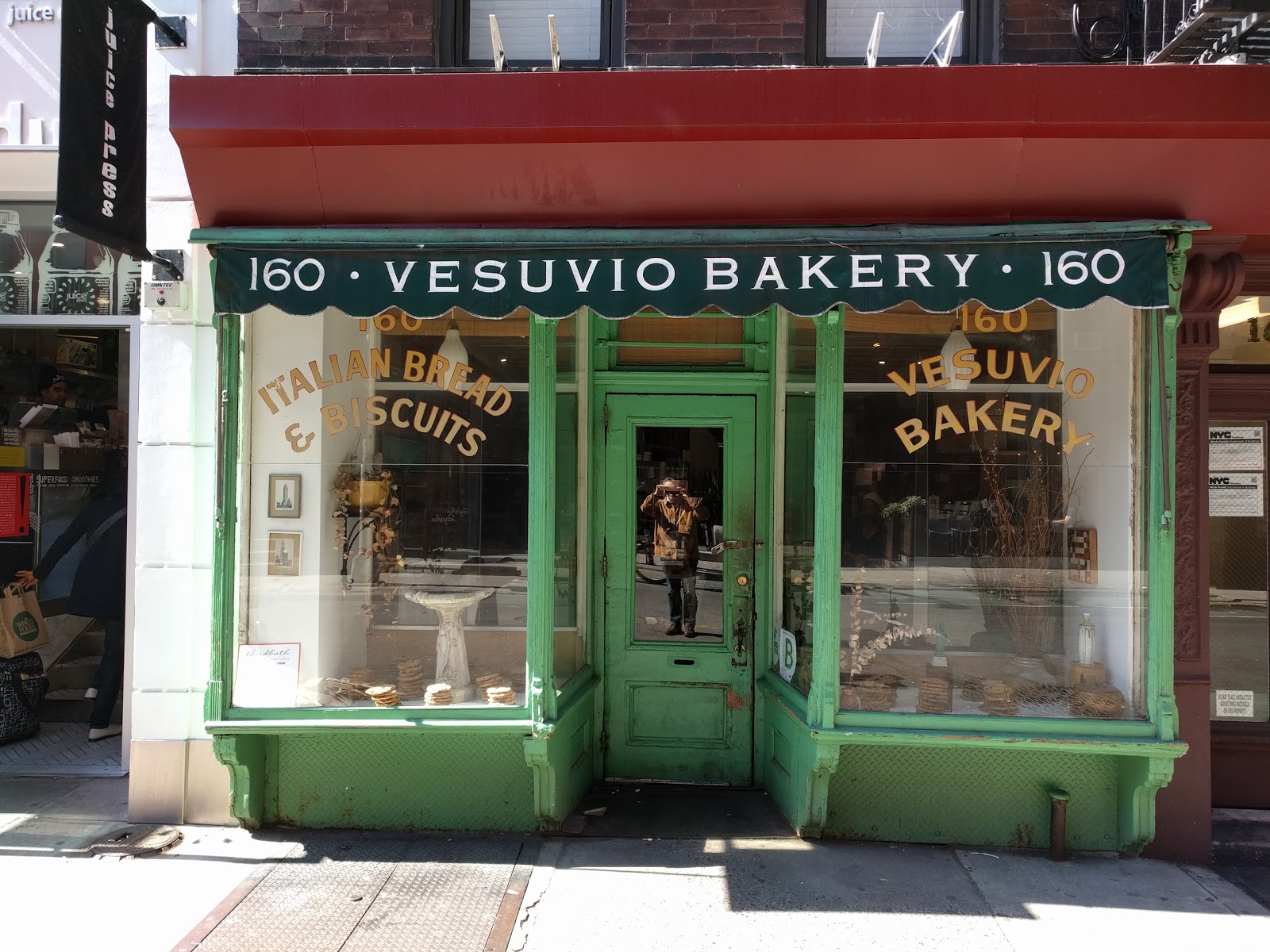 Photo of Vesuvio Bakery in New York City, New York, United States - 1 Picture of Restaurant, Food, Point of interest, Establishment