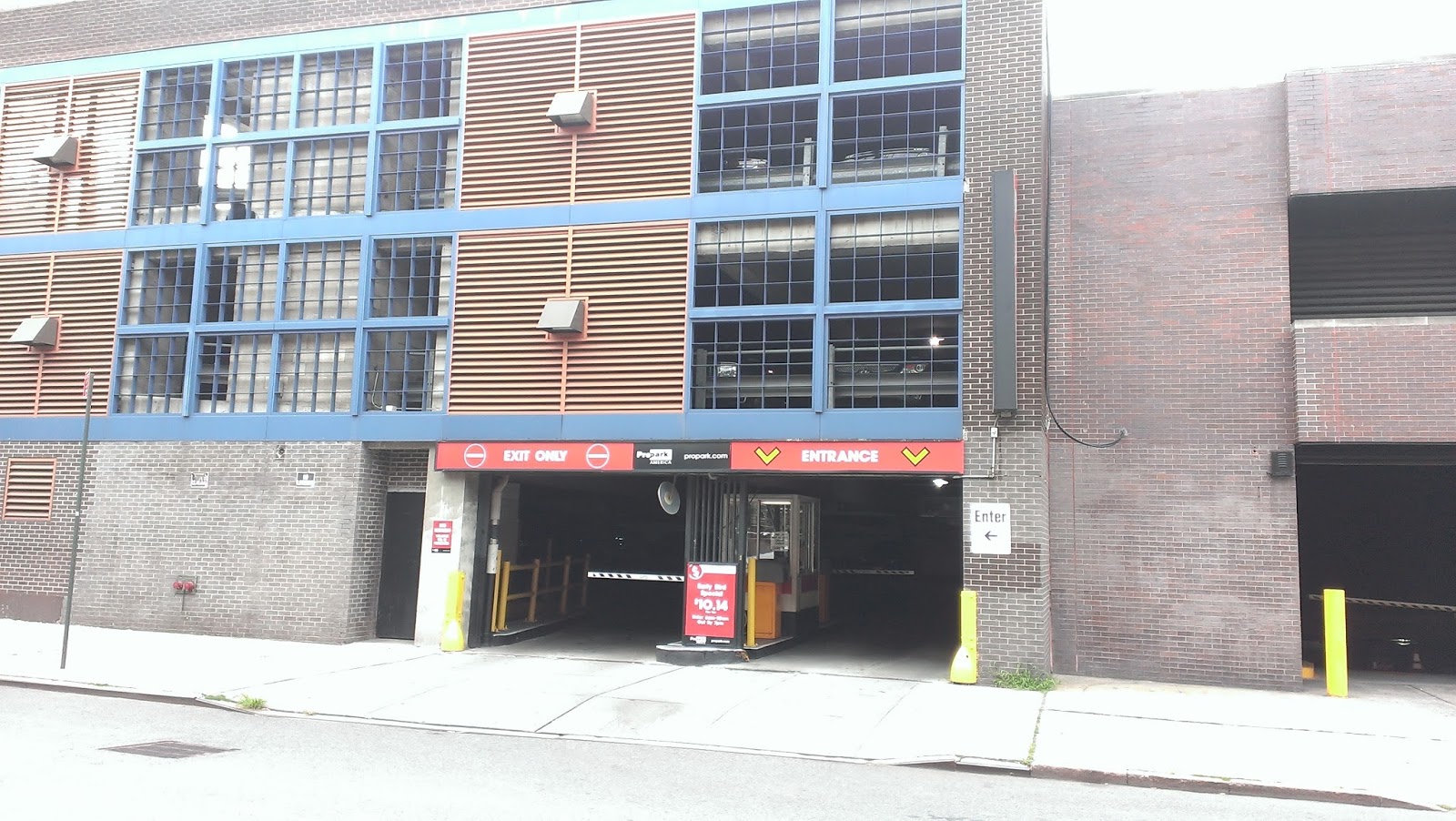 Photo of 125th Street Garage in New York City, New York, United States - 1 Picture of Point of interest, Establishment, Parking