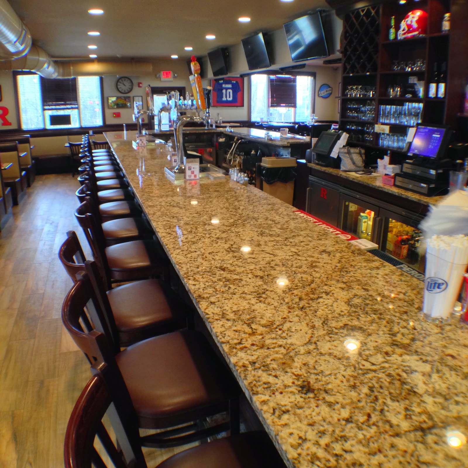 Photo of Strawberry's Pub & Pizza in Woodbridge City, New Jersey, United States - 9 Picture of Restaurant, Food, Point of interest, Establishment, Meal takeaway, Bar