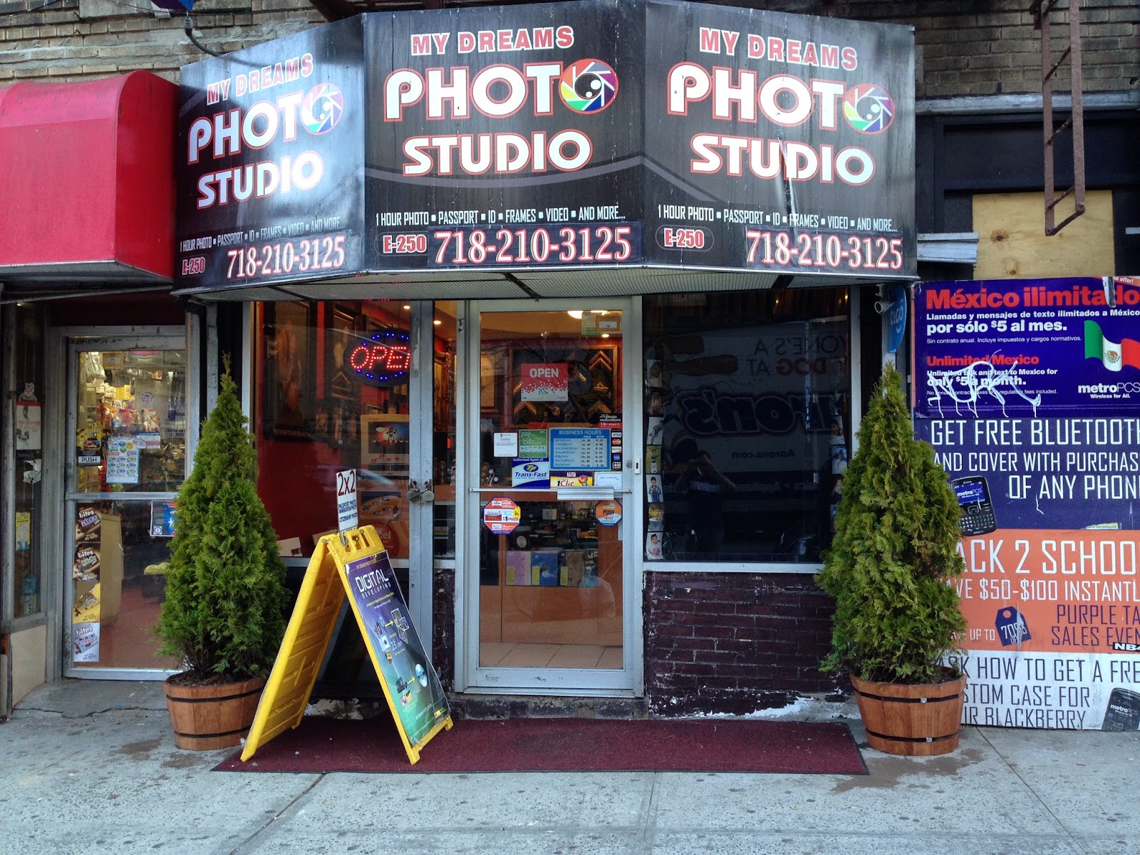 Photo of My Dream Photo Studio in Bronx City, New York, United States - 2 Picture of Point of interest, Establishment, Store, Home goods store, Electronics store