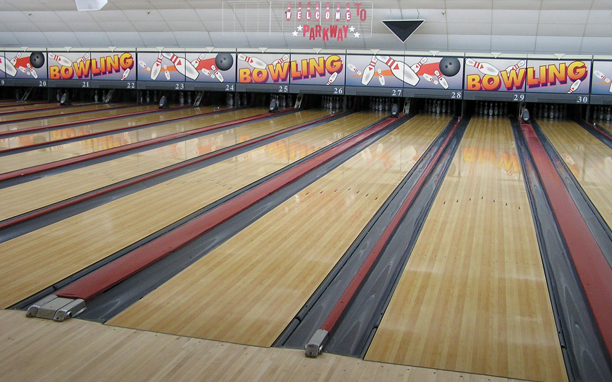 Photo of Parkway Lanes in Elmwood Park City, New Jersey, United States - 2 Picture of Restaurant, Food, Point of interest, Establishment, Meal takeaway, Bar, Bowling alley