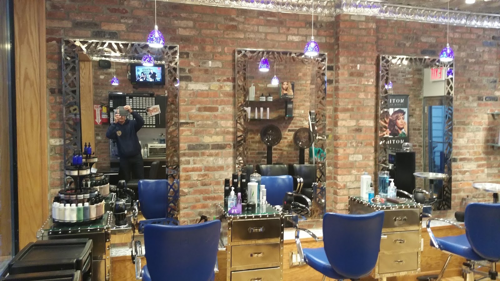 Photo of Franc Michael Salon in Kings County City, New York, United States - 2 Picture of Point of interest, Establishment, Beauty salon, Hair care