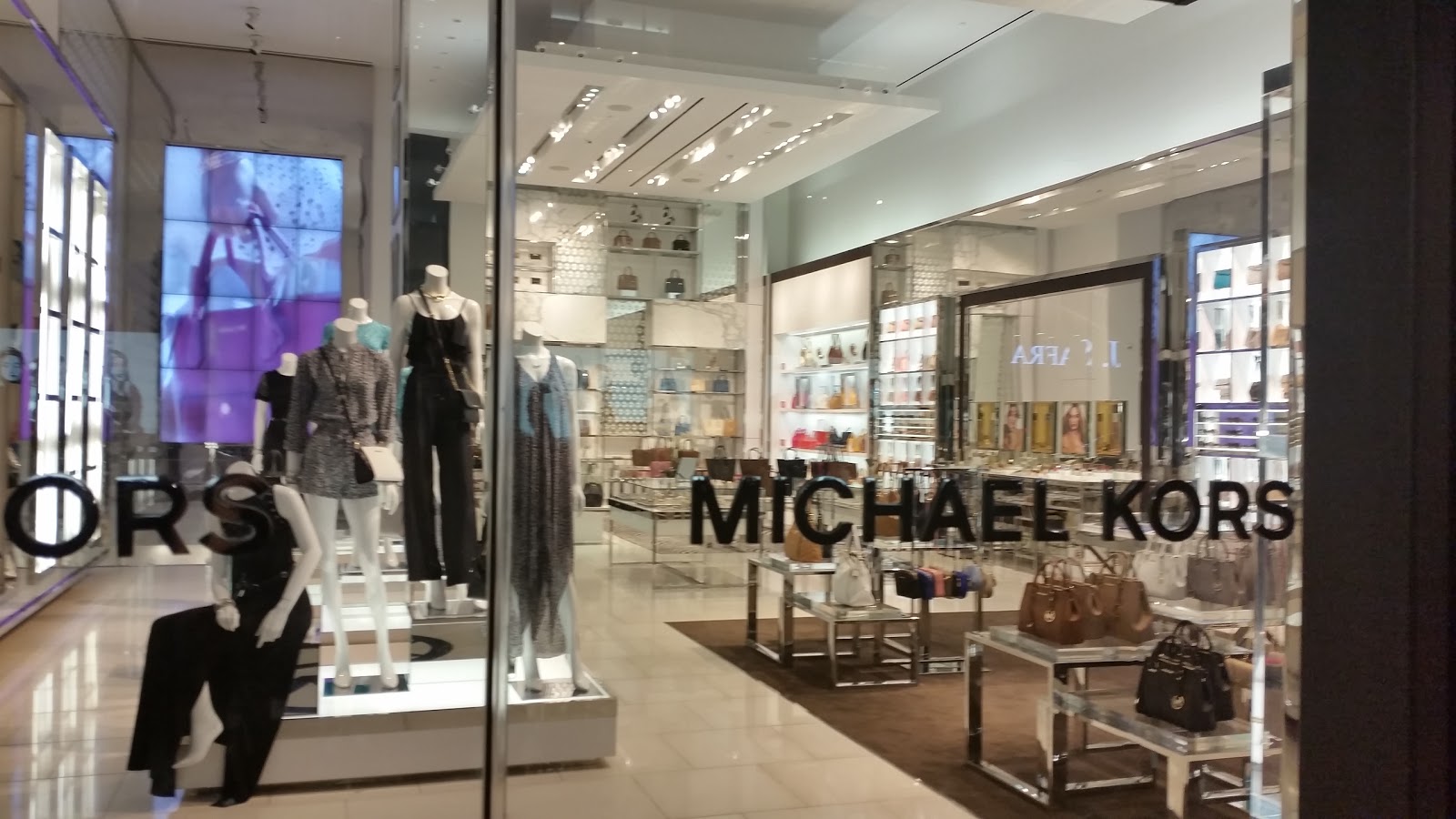 Photo of Michael Kors in New York City, New York, United States - 1 Picture of Point of interest, Establishment, Store, Jewelry store, Clothing store, Shoe store