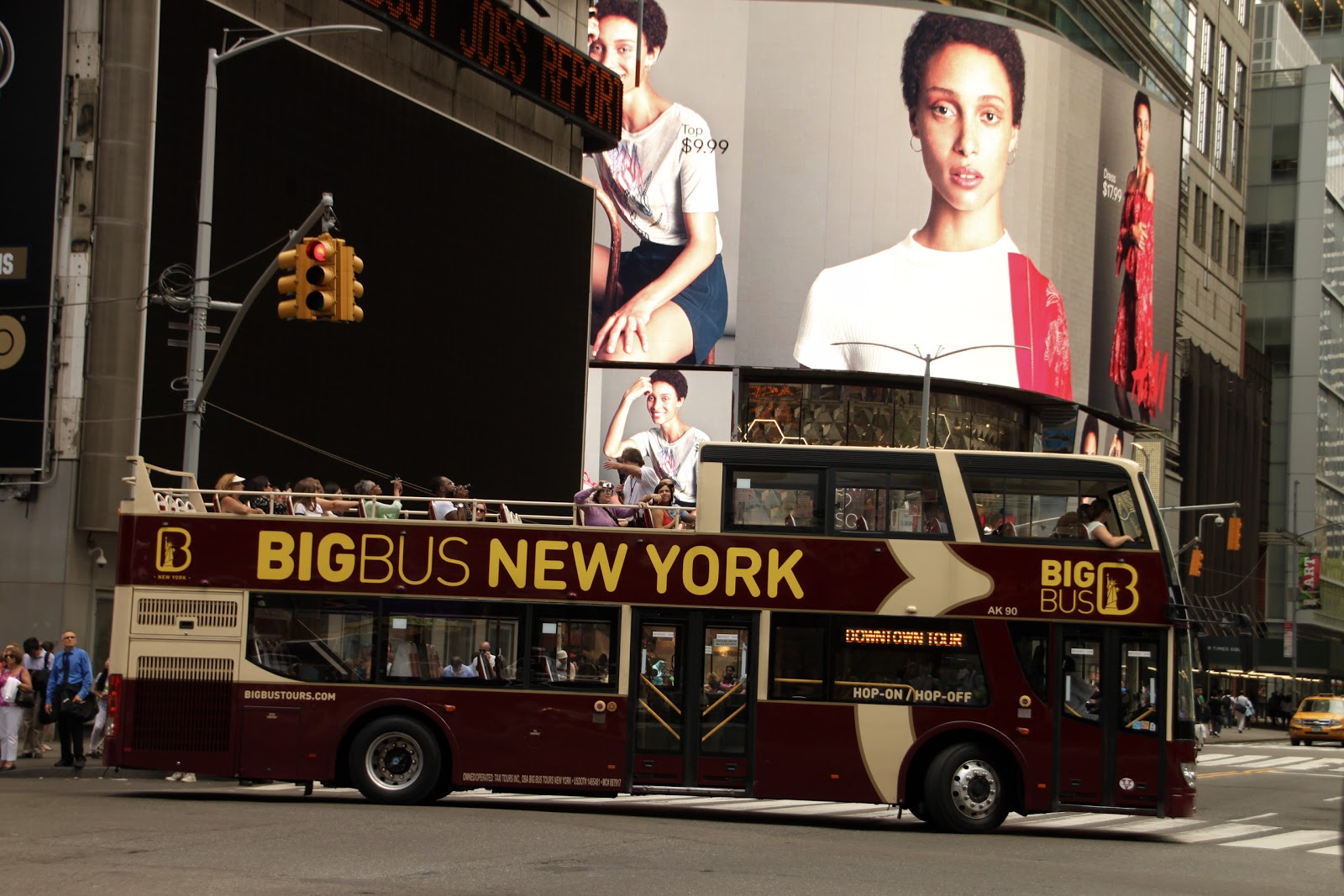 Photo of Big Bus Tours New York in New York City, New York, United States - 10 Picture of Point of interest, Establishment, Bus station, Transit station