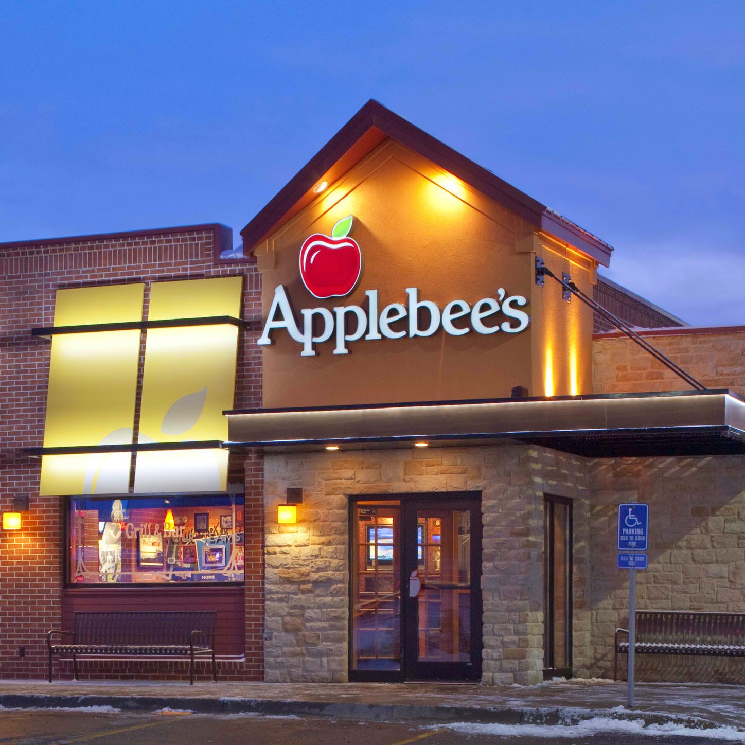 Photo of Applebee's in Hackensack City, New Jersey, United States - 1 Picture of Restaurant, Food, Point of interest, Establishment, Bar