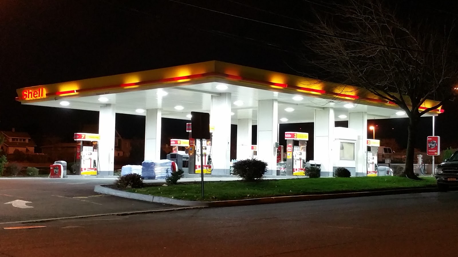 Photo of Shell in Secaucus City, New Jersey, United States - 1 Picture of Point of interest, Establishment, Gas station, Car repair