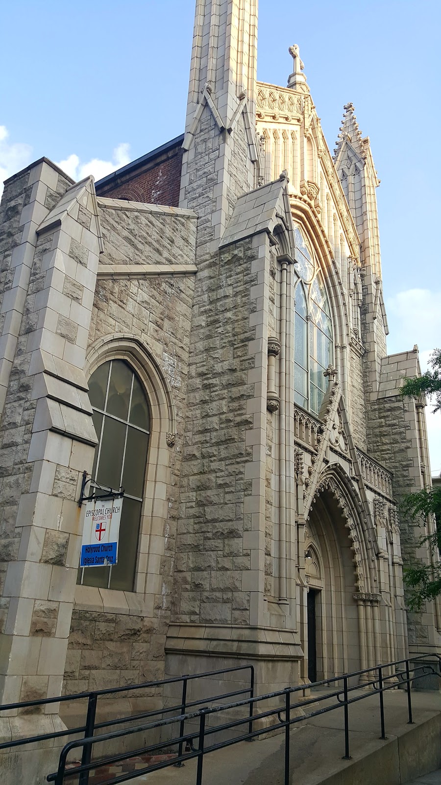 Photo of Holyrood Episcopal Church ~ Iglesia Santa Cruz in New York City, New York, United States - 2 Picture of Point of interest, Establishment, Church, Place of worship