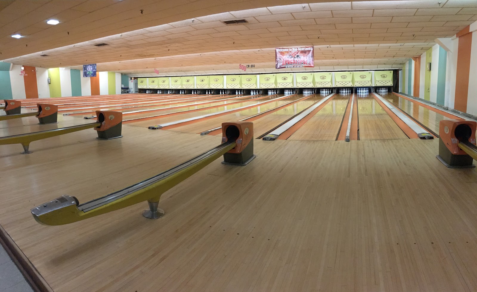 Photo of Van Nest Lanes in Bronx City, New York, United States - 1 Picture of Point of interest, Establishment, Bowling alley