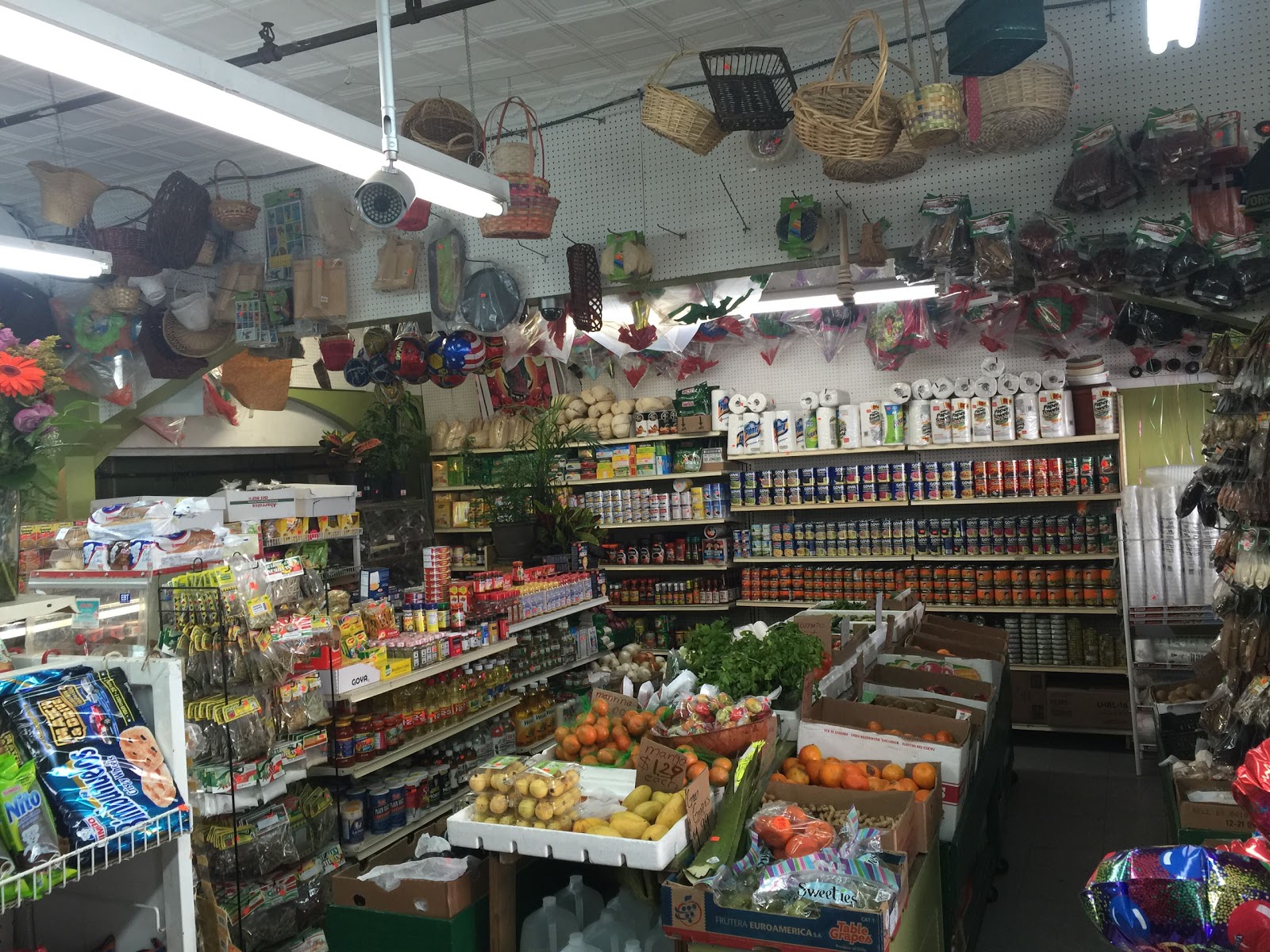 Photo of El Girasol Mini Market Corp. in Bronx City, New York, United States - 3 Picture of Food, Point of interest, Establishment, Store, Grocery or supermarket, Convenience store, Florist