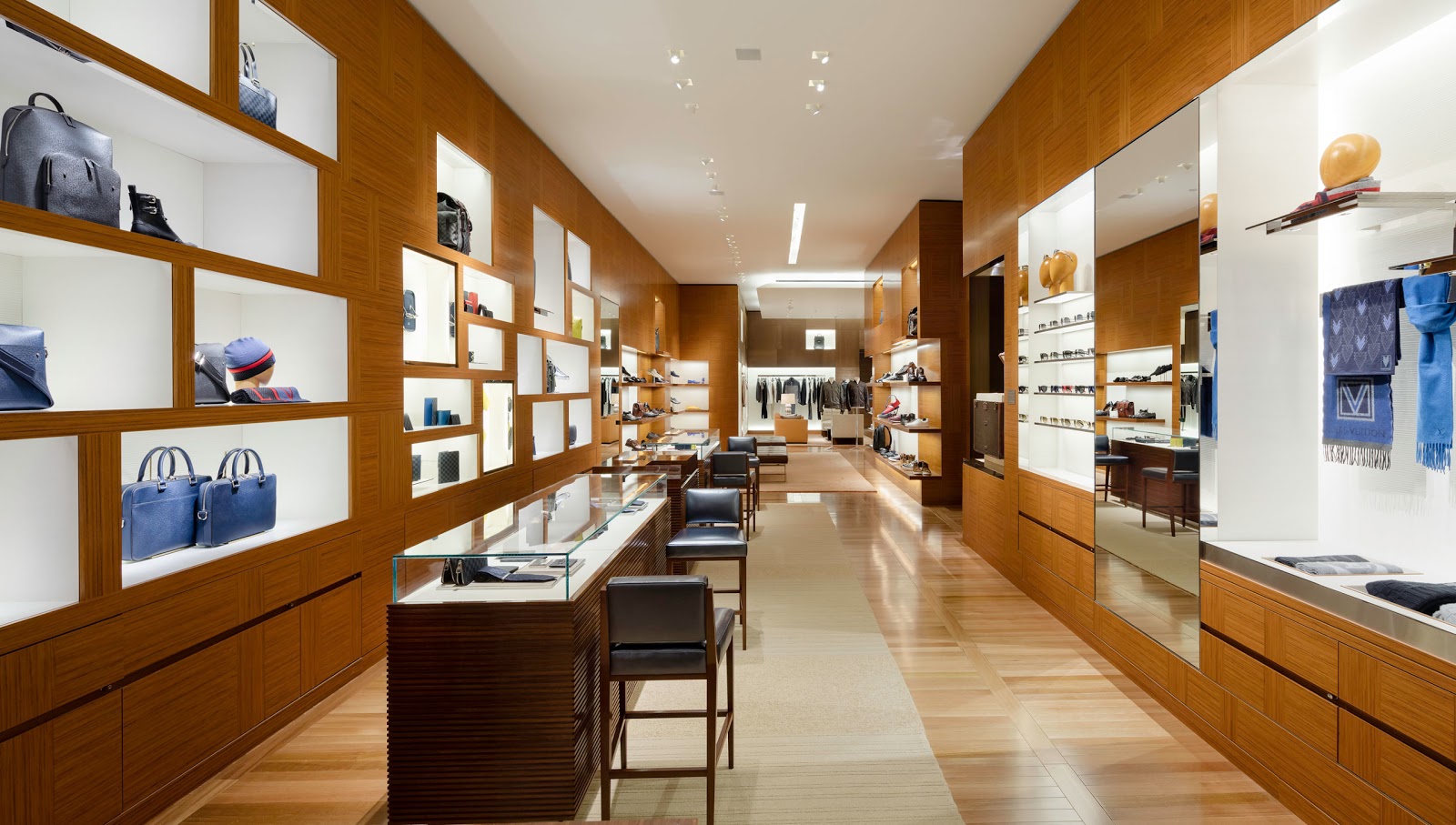 Photo of Louis Vuitton Manhasset in Manhasset City, New York, United States - 2 Picture of Point of interest, Establishment, Store, Clothing store, Shoe store