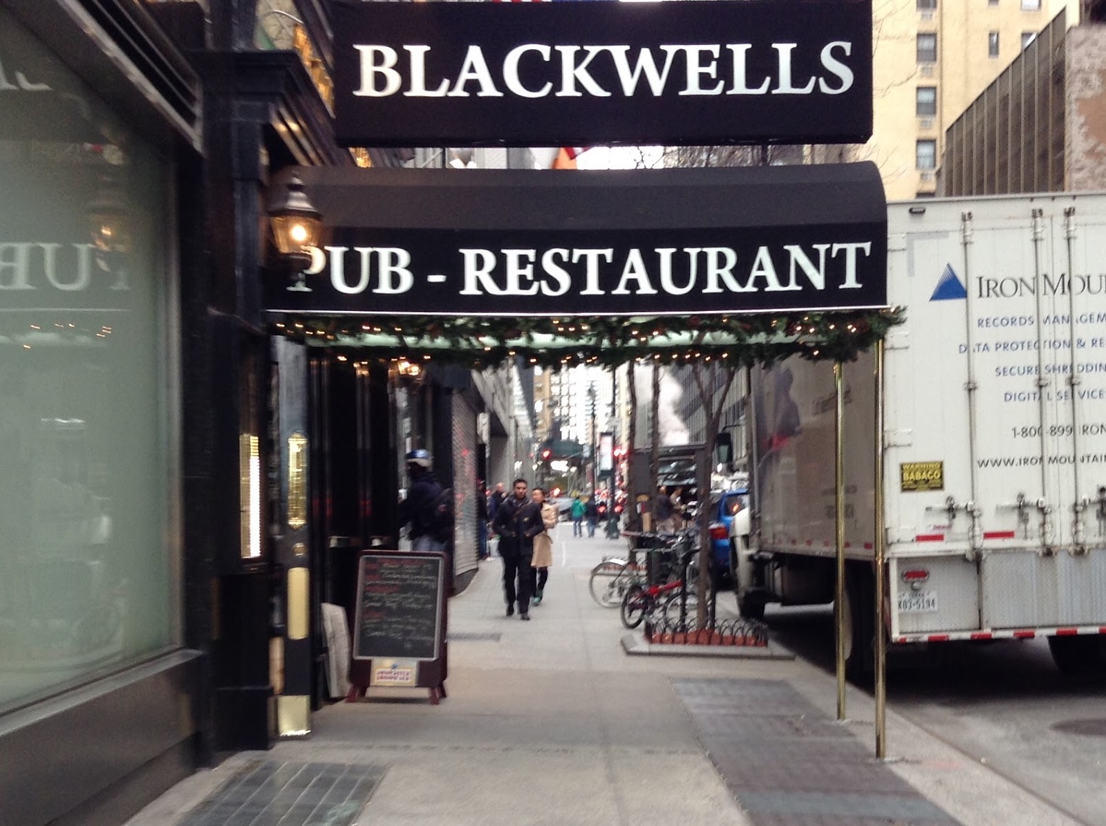 Photo of Blackwells Pub & Restaurant in New York City, New York, United States - 2 Picture of Restaurant, Food, Point of interest, Establishment, Bar